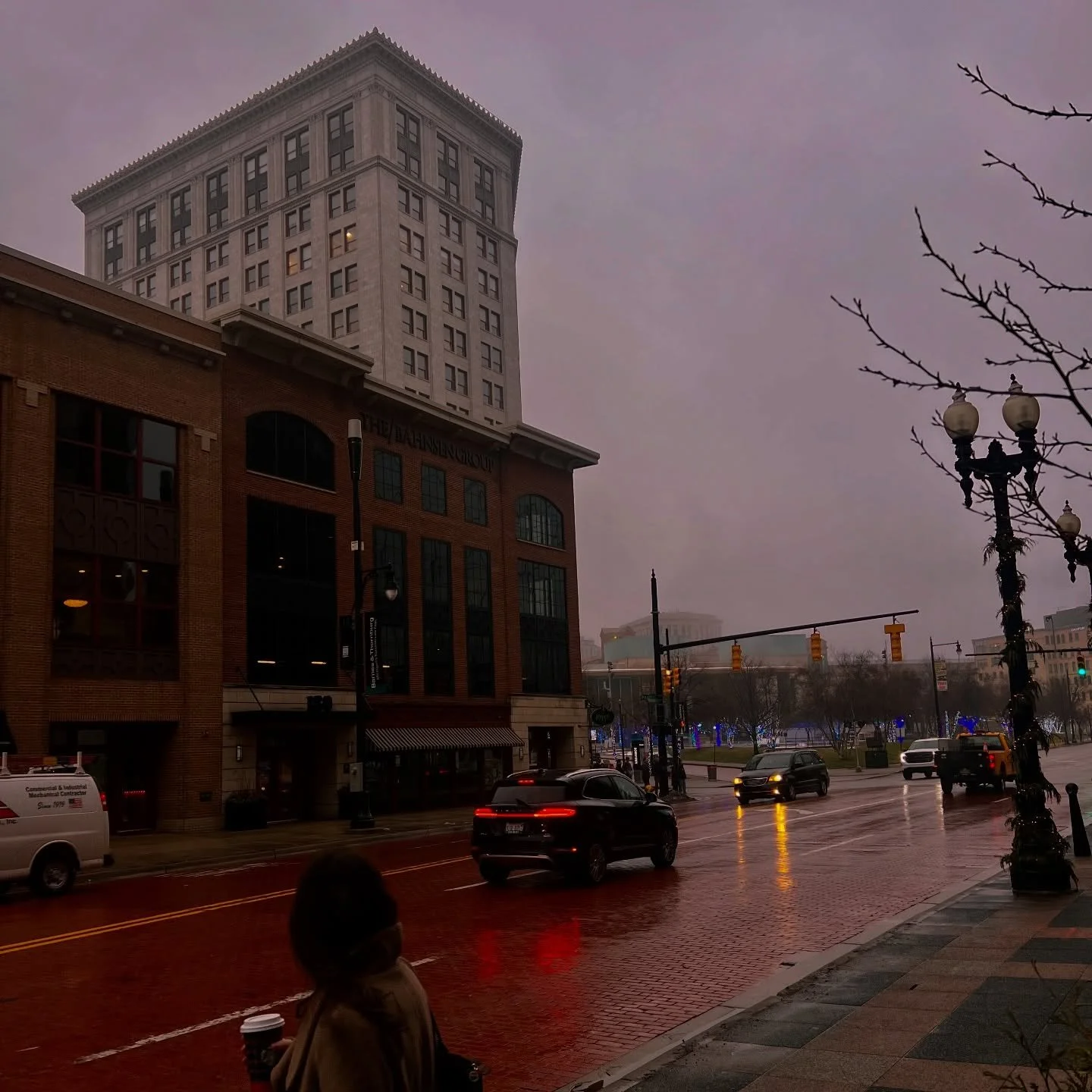 The meetings are humming this morning in #downtowngrandrapids. The business district around our buildings like 180 Monroe and 250 Monroe allow for easy socializing and networking around your goals. You never know who you will run into. #synchronicity
