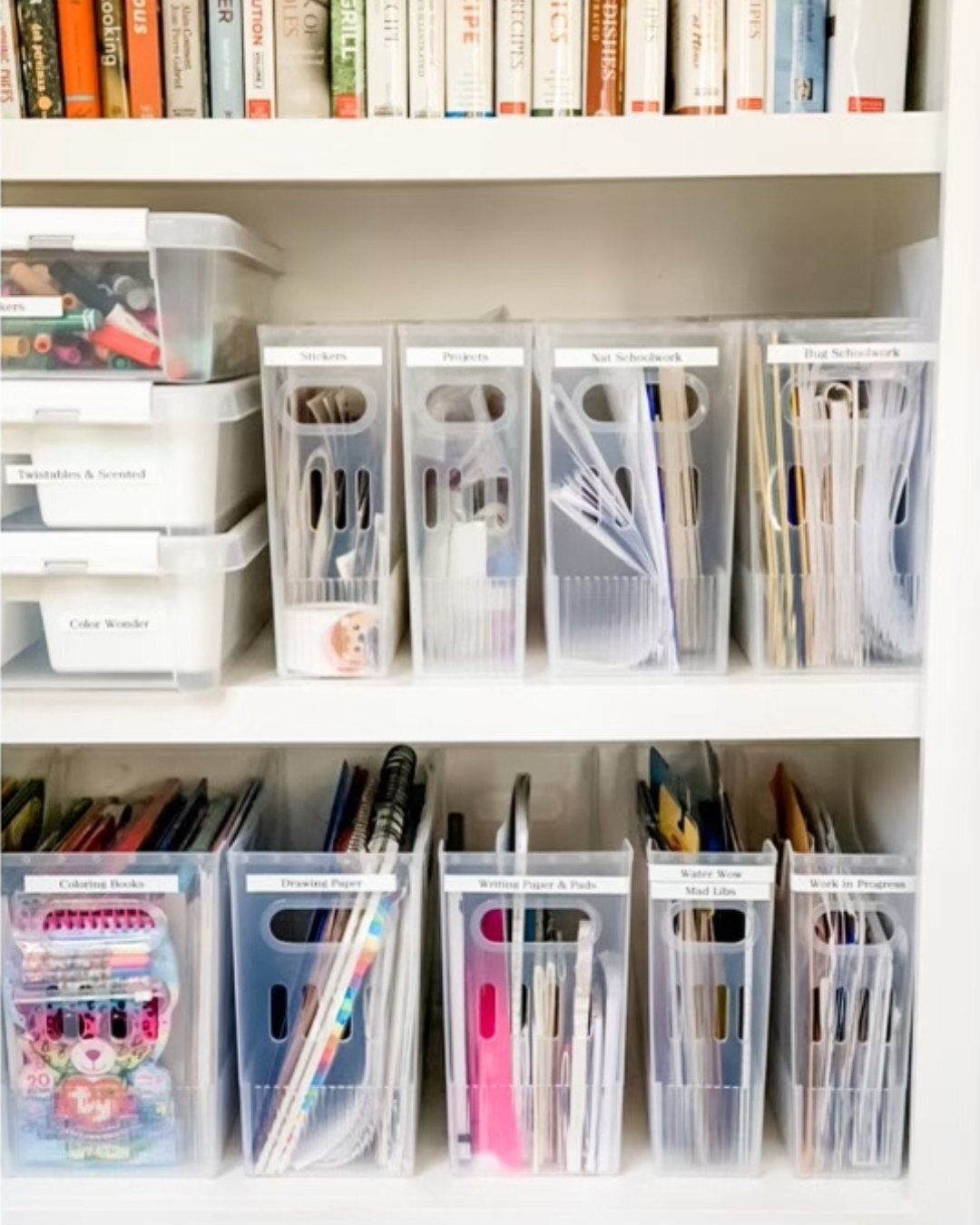 Arts &amp; crafts, office and school supplies.. How do you keep them organized? 🤯

Well&hellip; We&rsquo;ve said it once and we&rsquo;ll say it again, BINS AND LABELS! In this space we categorized everything from markers, stickers, writing pads, dra
