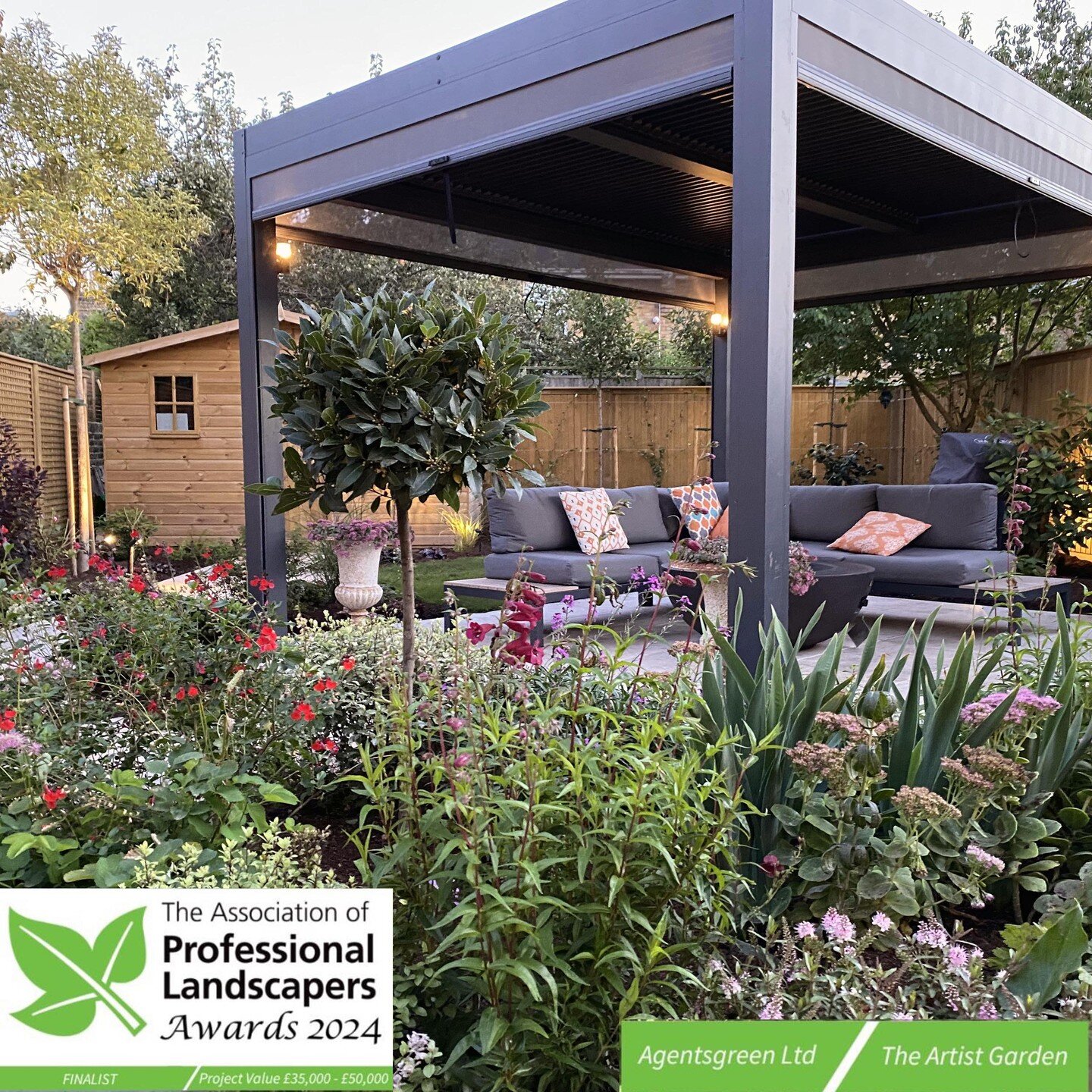 This is the other garden which I designed, also built by @agentsgreen, which is shortlisted for the APL awards - looking forward to the ceremony tomorrow ... #weareapl&nbsp;#gardendesign &nbsp;#sgd&nbsp;#apl&nbsp;#landscaping