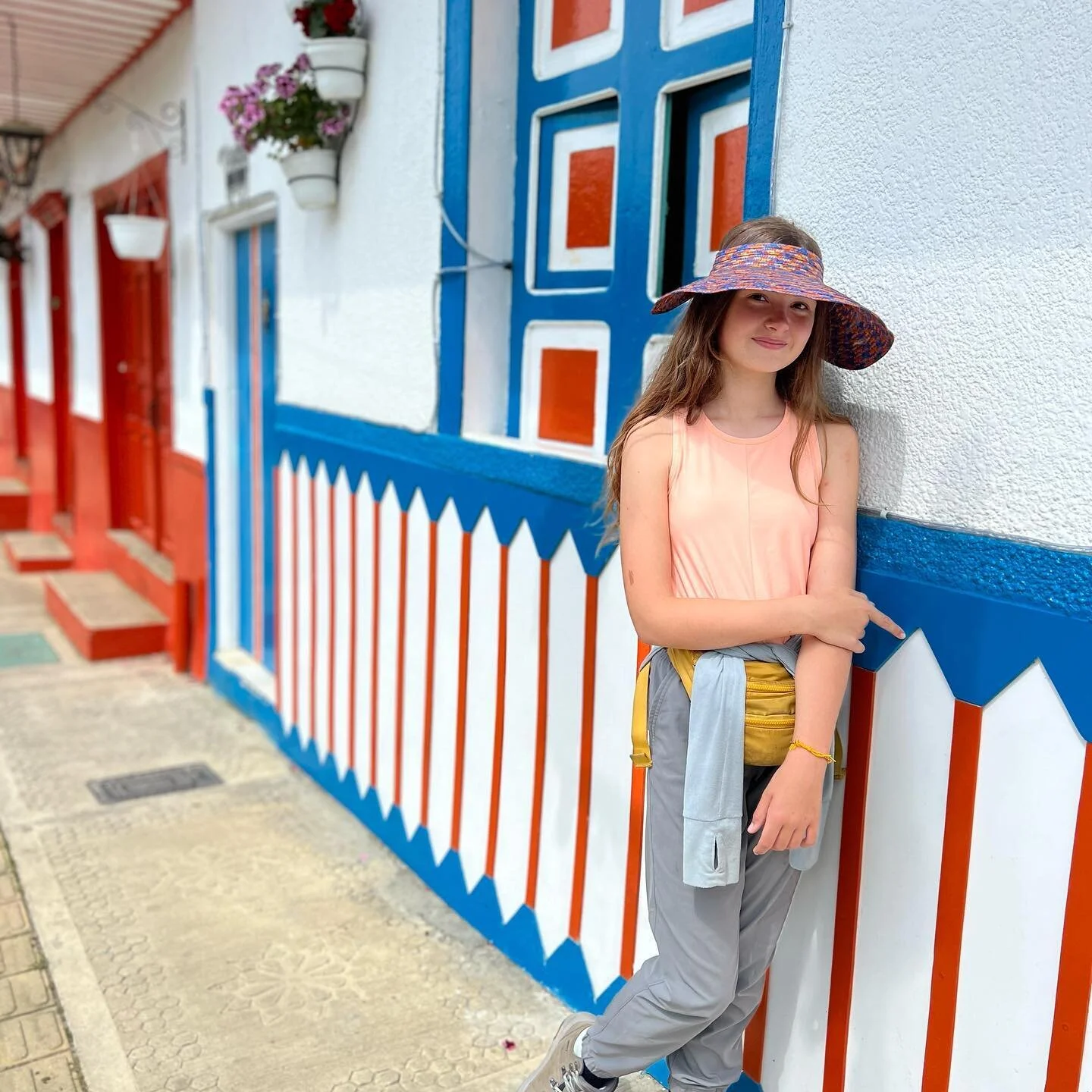 The colorful homes in Salento stem from history when people painted their houses as alliance to their political party. Red represented the Liberal party and blue for Conservatives. 
But as political violence broke out, this made it easy to target hom