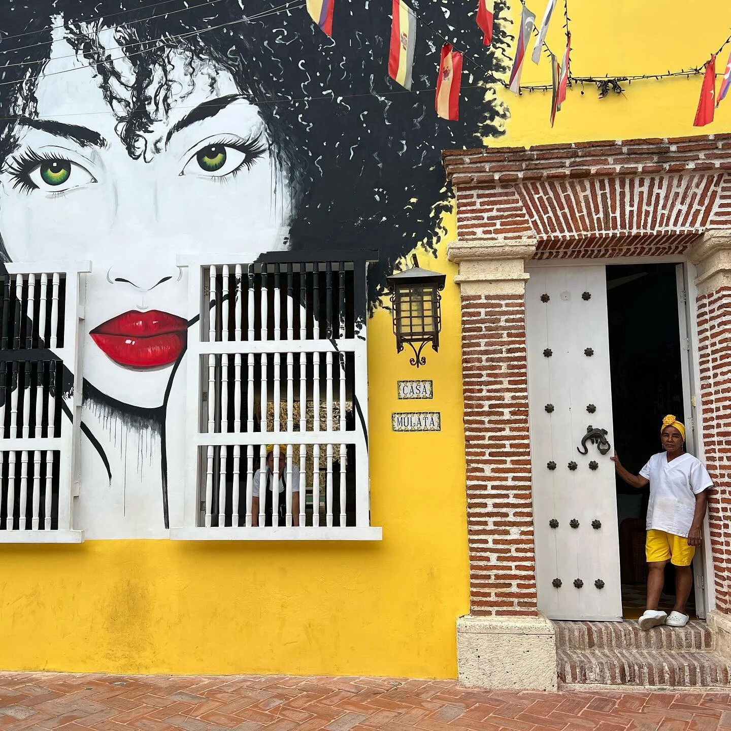 Ah, Cartagena. We love your art galleries, your vibrant streets, your eclectic architecture, and your friendly people. ❤️🇨🇴❤️