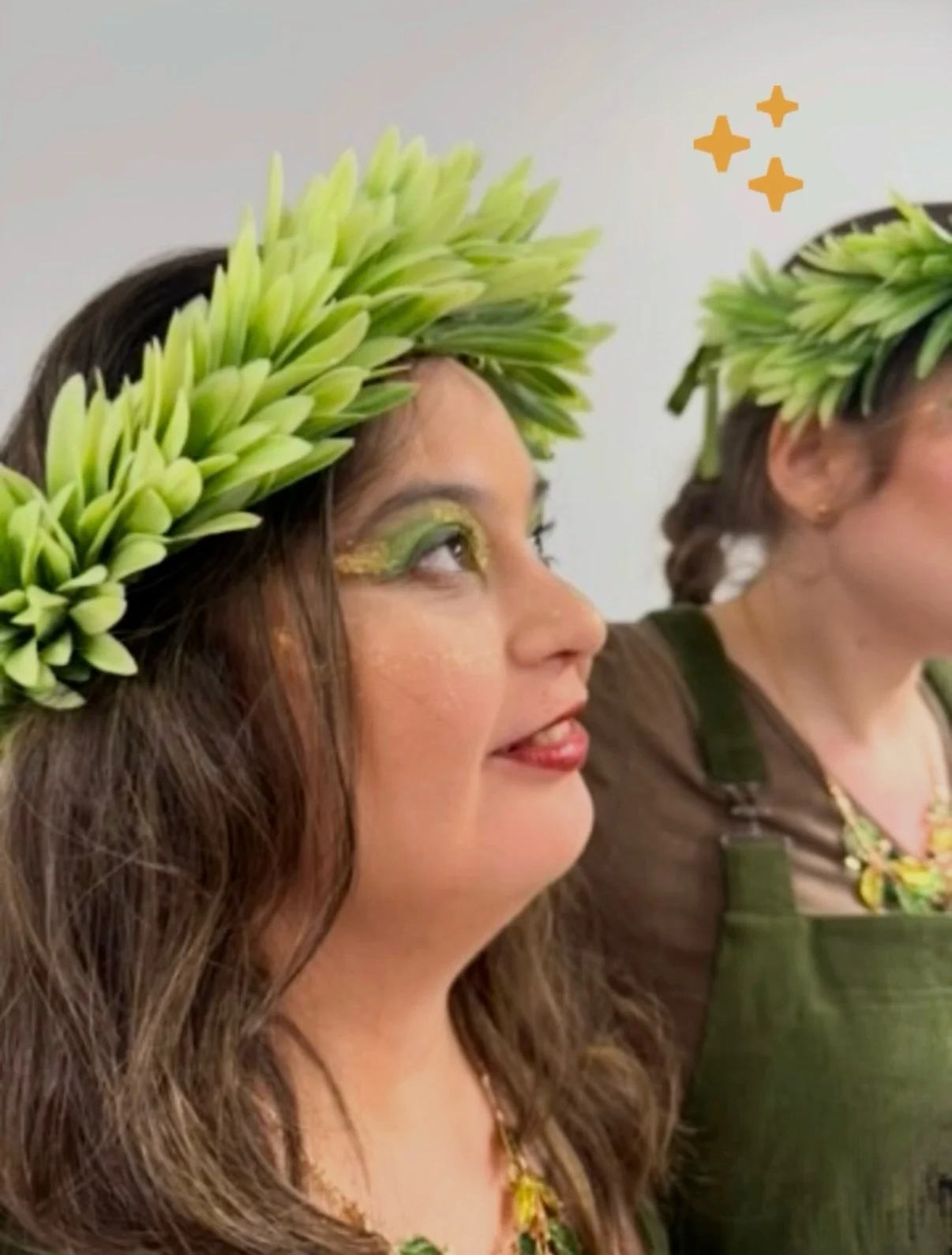 Get ready with our beautiful LIFE actresses! 💄❄️ 
Here we have some more BTS pictures, this time from our &ldquo;Royal Holiday&rdquo; Frozen inspired showcase from last season. 

.
.
.

#exceptionaltheaterco #LIFE #frozen #inclusivetheater #musicalt