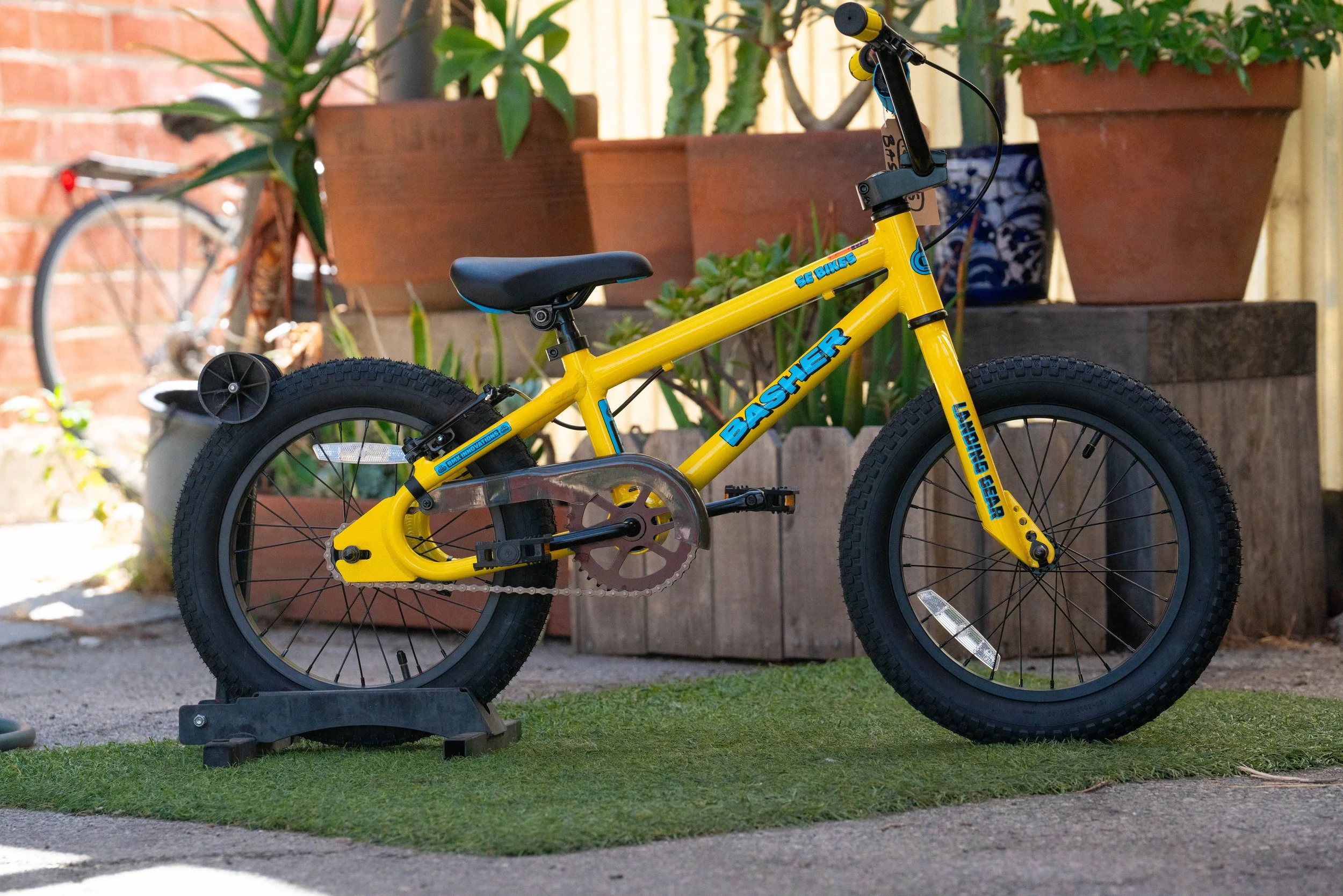 SE Basher 16" Vibrant Yellow