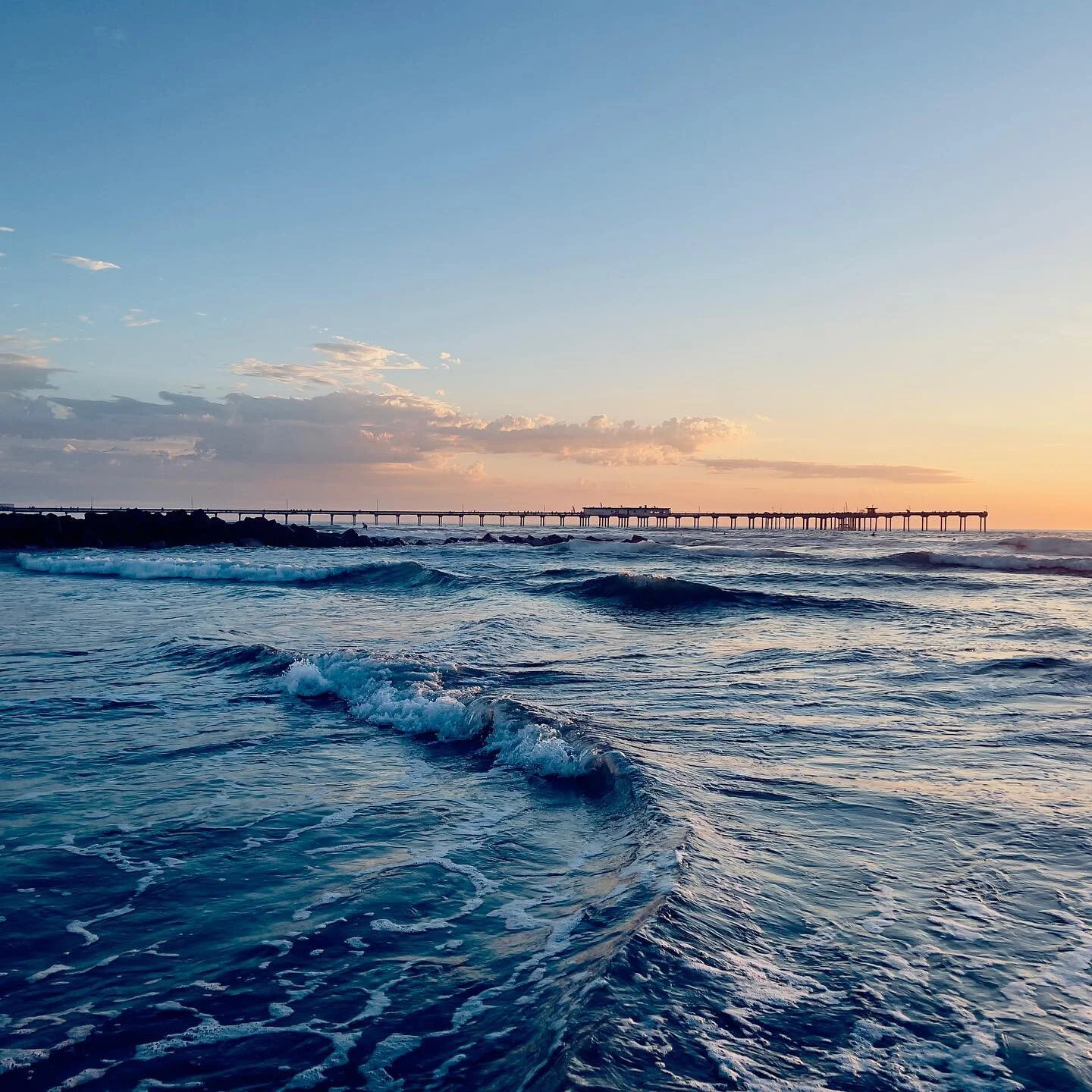 Waiting on a sunset @apple @visitcalifornia #rawphotography #sandiego #oceanbeach #california #sunsetphotography #californiasunset #earth #picoftheday #oceanwaves #wanderer #explore #labordayweekend #relax