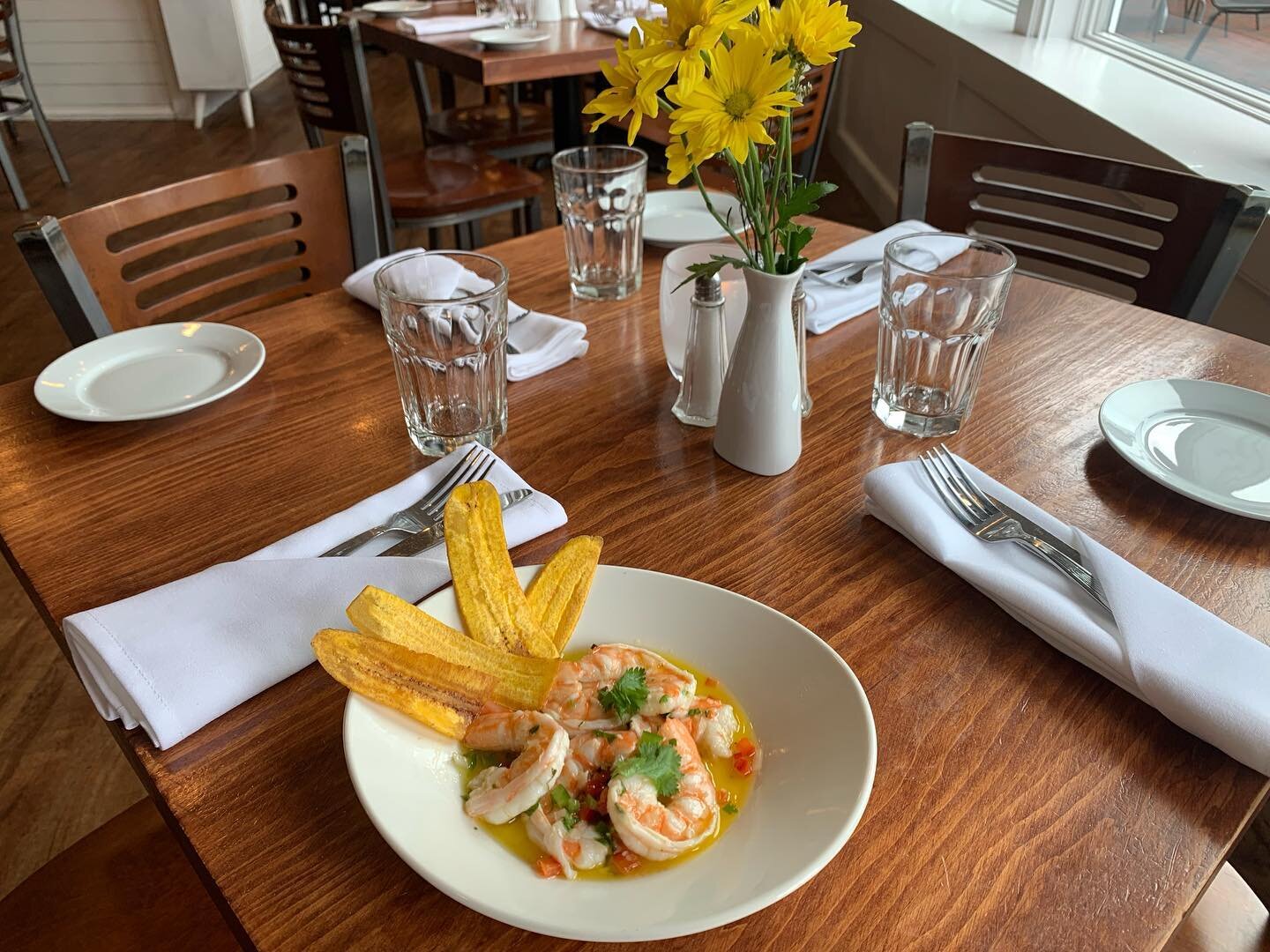 Heat and humidity calls for a fresh and light appetizer. Tonight&rsquo;s Ceviche is Shrimp Ceviche with citrus pepper marinade and crispy plantain chips #chathamma #capecod #gulfshrimp #coastalcuisine #dinnertime