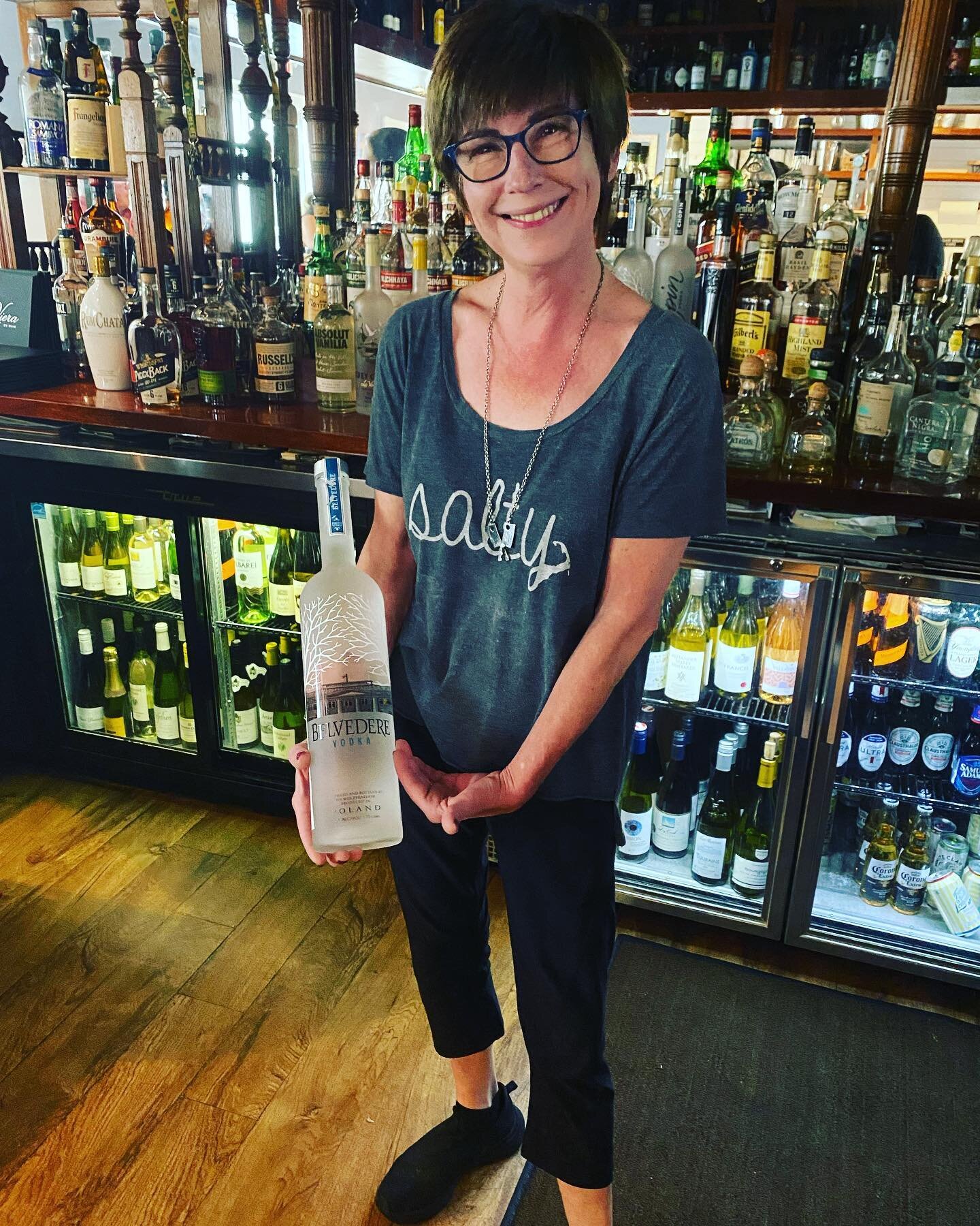 Jules was hard at work putting the liquor order away when we photo bombed her!!! She&rsquo;s the best bar manager around ❤️ #belvedere #drinksdrinksdrinks