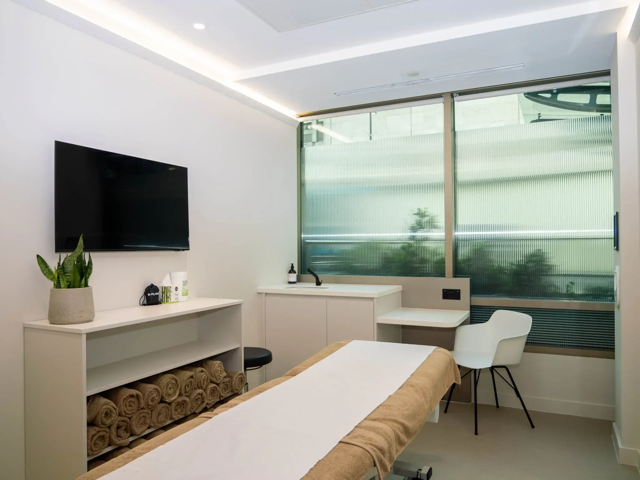 physiotherapy treatment room near chelsea