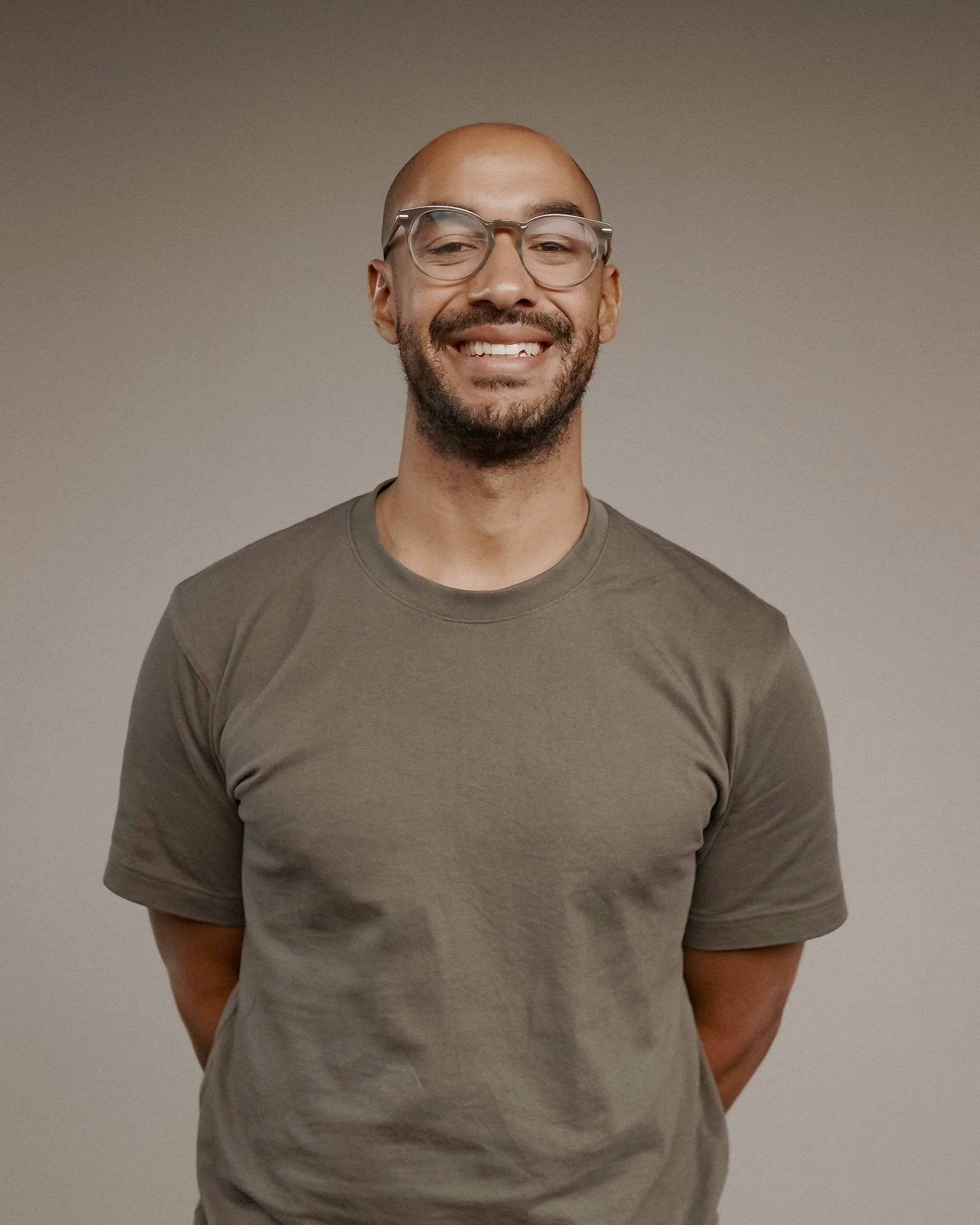 Gus Hadonou, a physiotherapist with over a decade of experience. Physiotherapist based in Soho near Tottenham Court Road station.