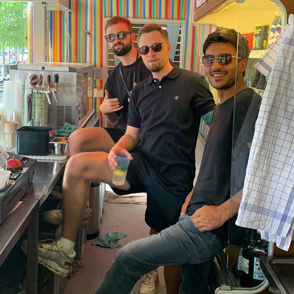 Too cool for school 🤙🏽 the boyz are ready 🍻🍹 🥳
#happystaff