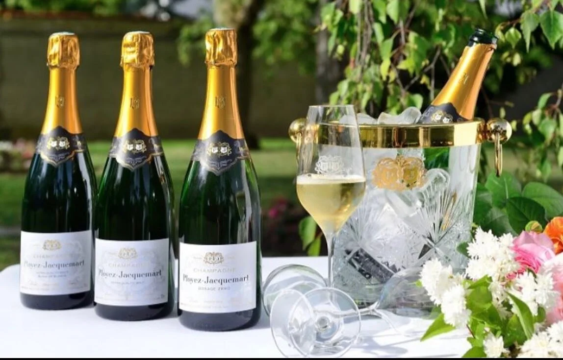 WELCOME SPRING. Some Champagne? 🥂 &ldquo;P.J.&rdquo; Ployez-Jacquemart, Extra Quality Brut. The flagship Champagne of the House. A blend of Premier Cru and Grand Cru grapes. Beautiful fruit with a toasty lingering finish 👌

#winemerchant #wine #win