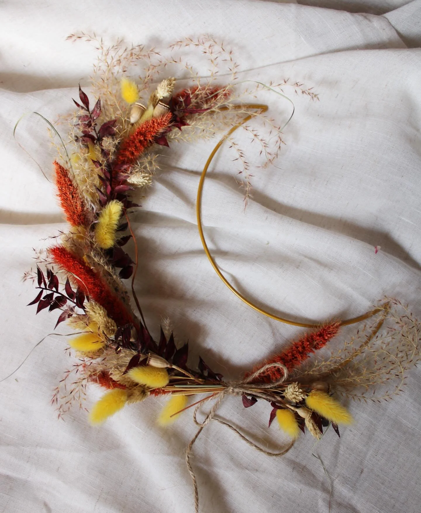 Tomorrow is the last day to sign up for Harvest Moon 🌙 Wreath class this Saturday, November 9th, from 12pm-2pm. Customize a one-of-kind dried-floral crescent moon-shaped wreath with me in The Audubon Room, right across the hall. Attendants can order