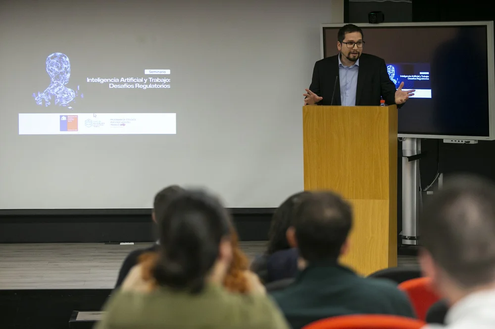 SEMINARIO HIBRIDO IA Y TRABAJO-UDP-PSICO-GCB0015.JPG