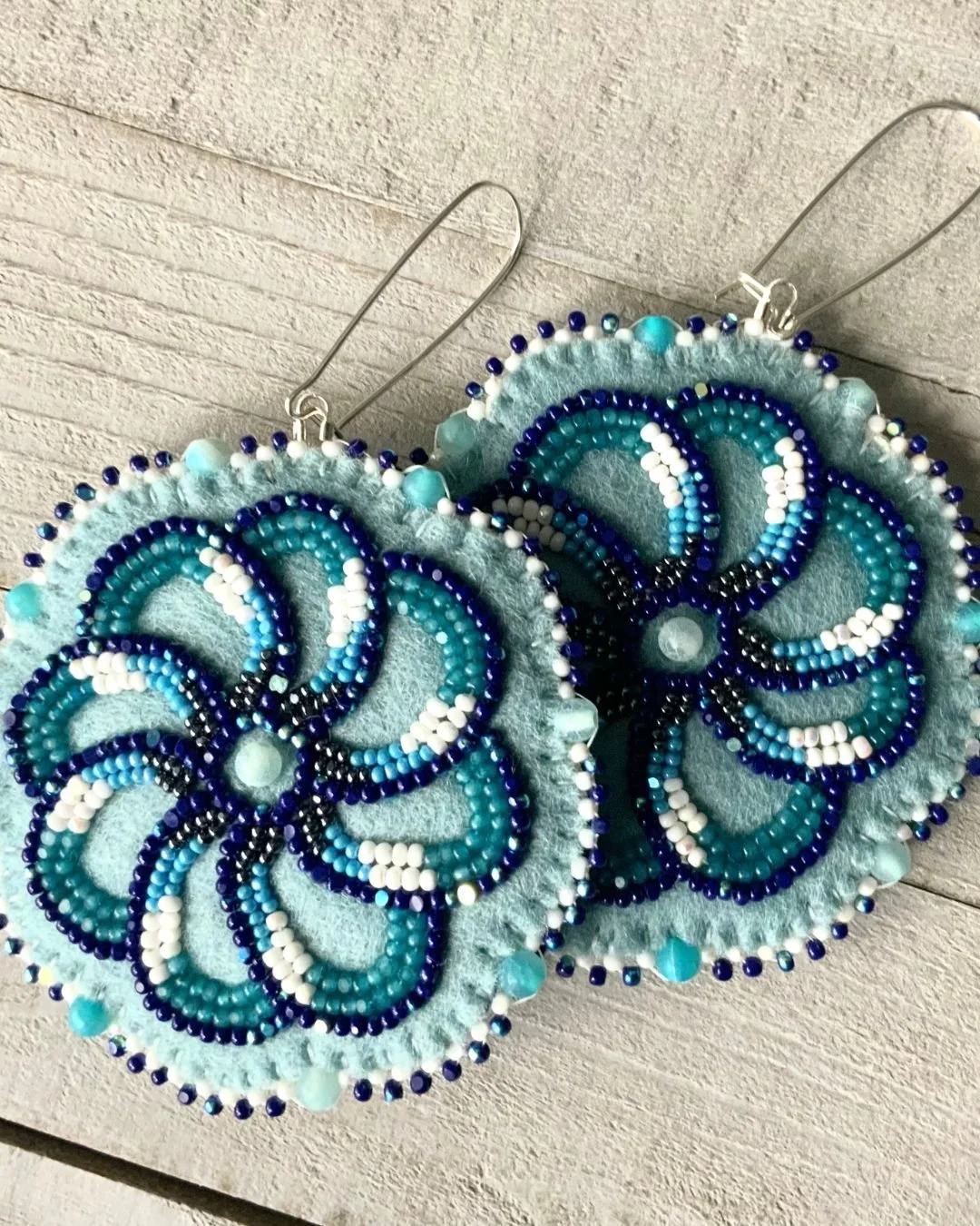flatbeads-charlottebeads-blue-handmade-beadedearrings4.jpg