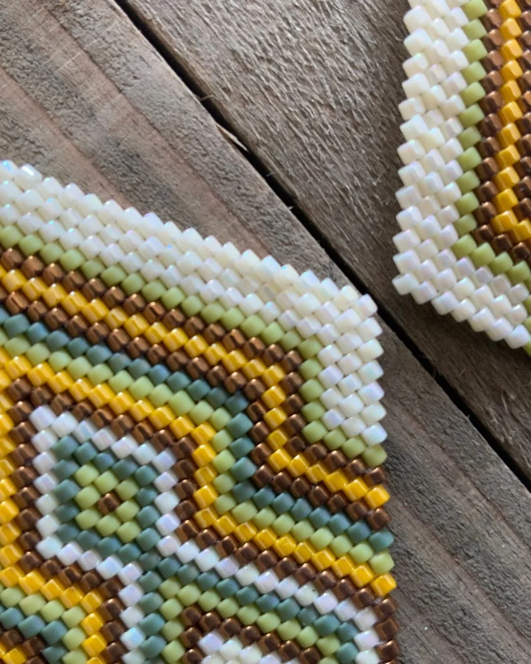 cream-delicabeads-brickstitch-handmade-beadedearrings4.jpg