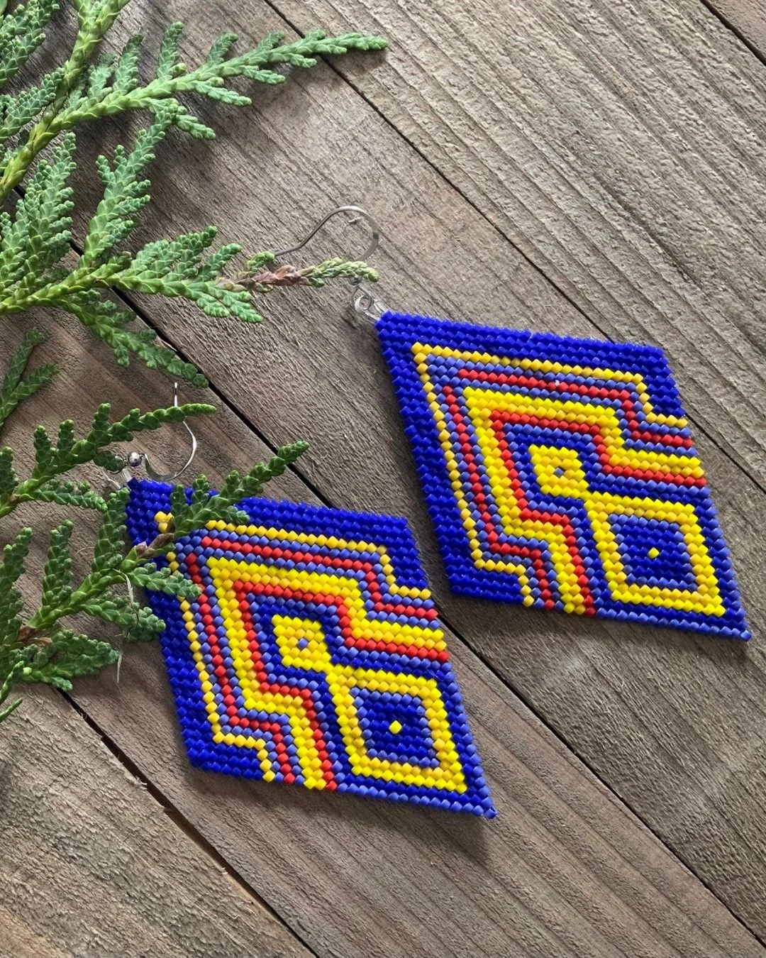 blue-delicabeads-brickstitch-handmade-beadedearrings1.jpg