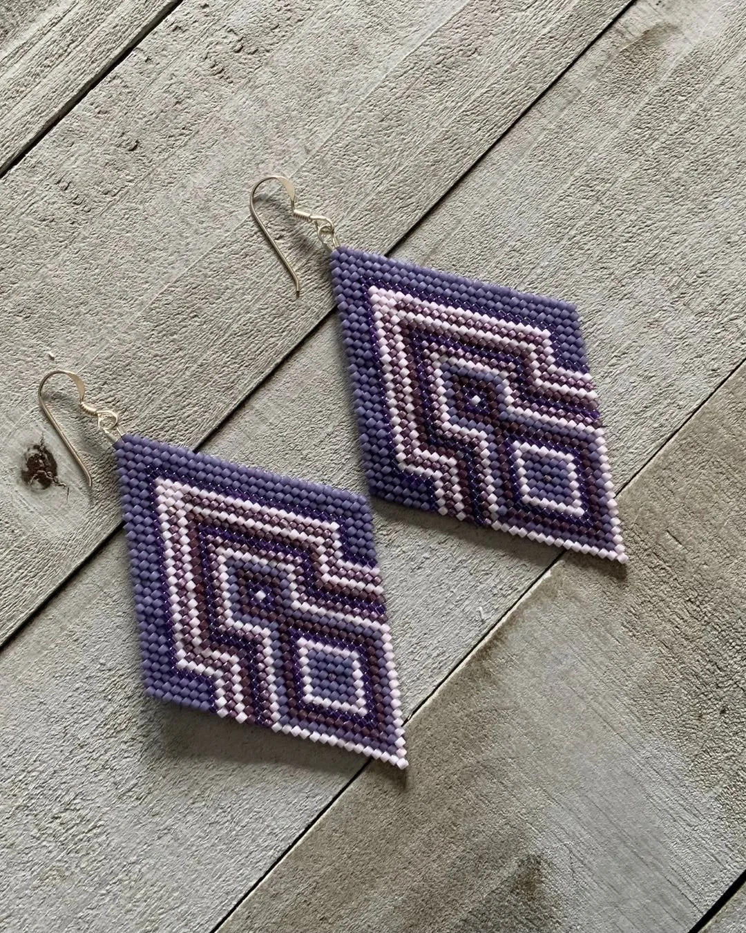 purple-delicabeads-brickstitch-handmade-beadedearrings2.jpg