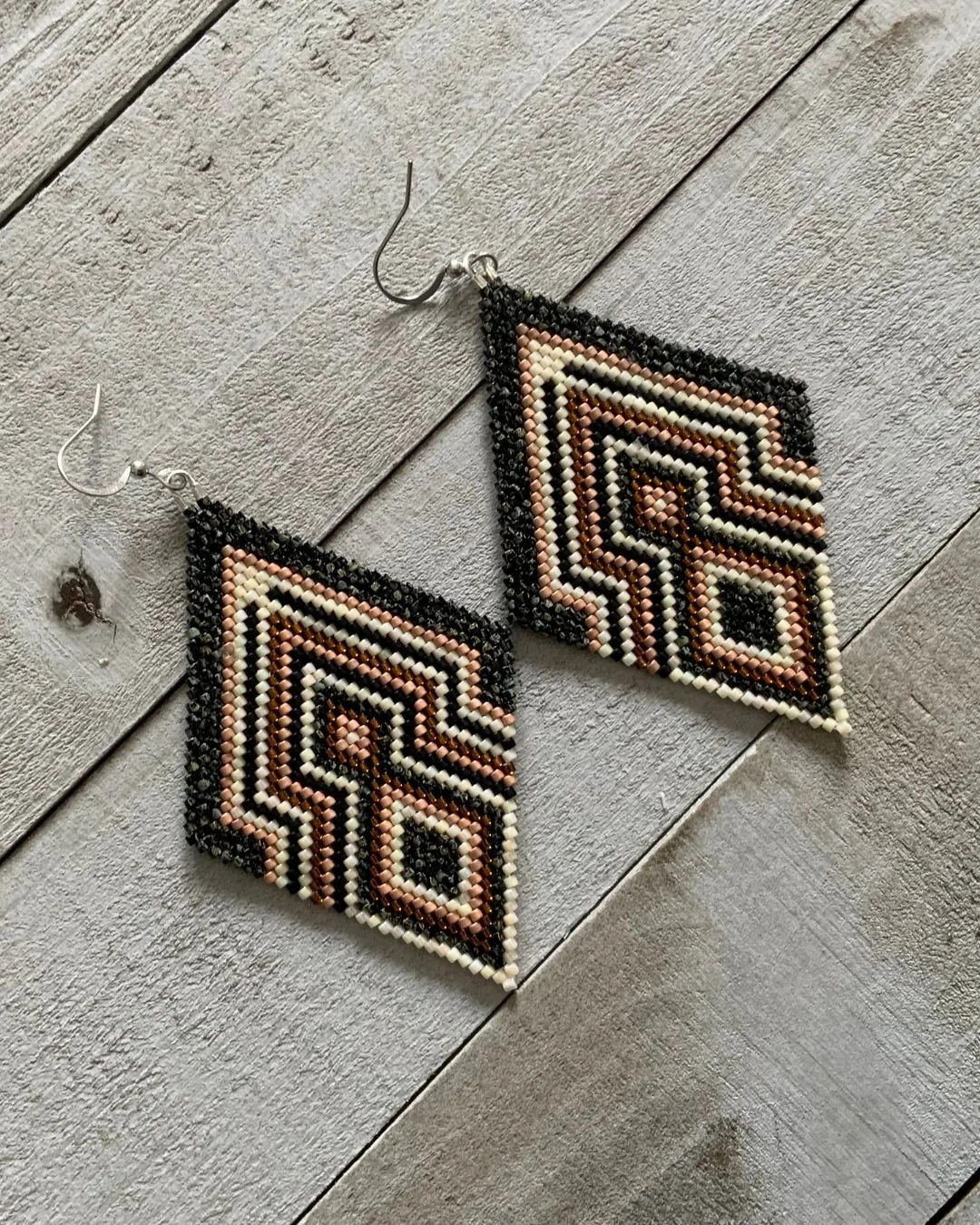 black-delicabeads-brickstitch-handmade-beadedearrings2.jpg
