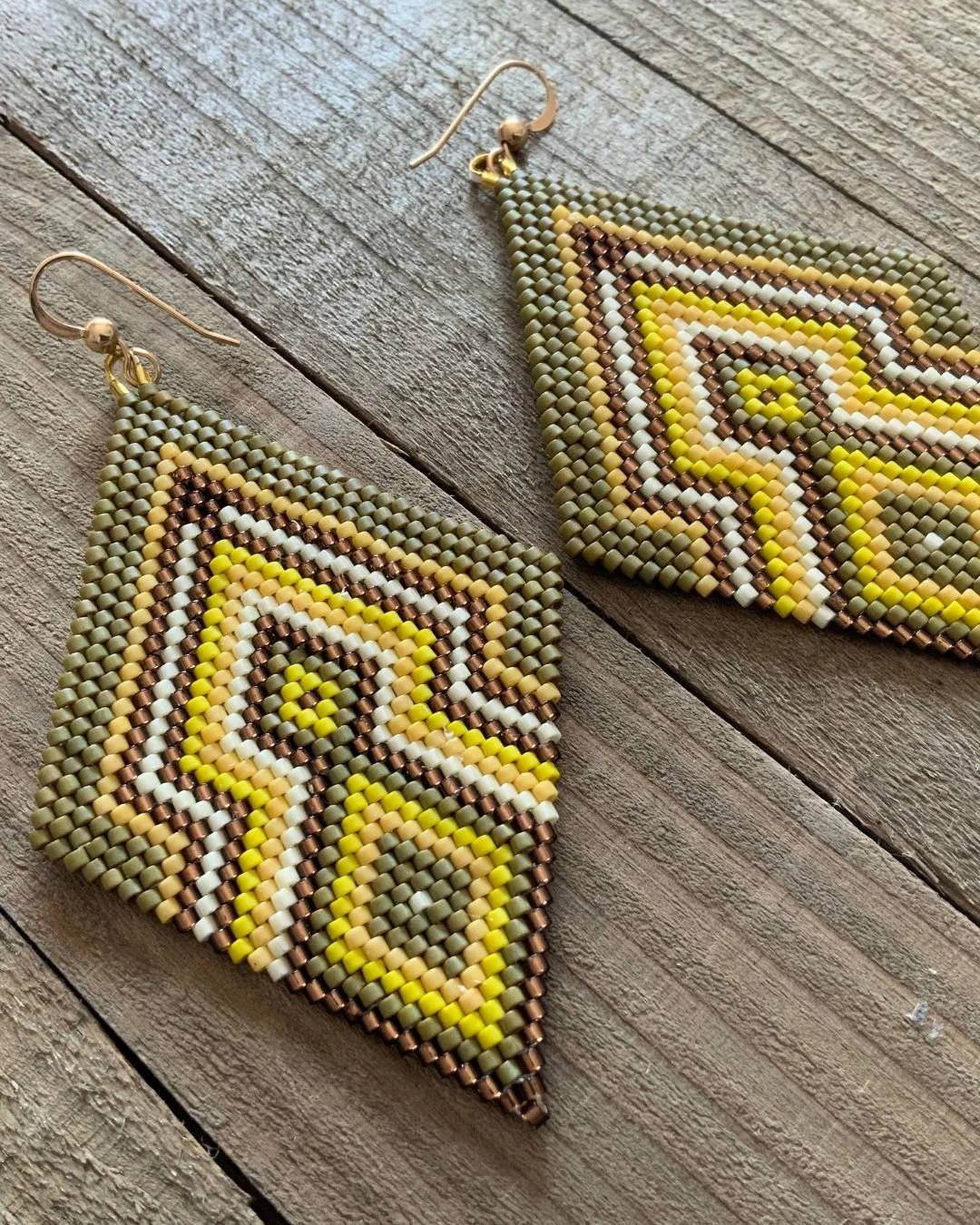 green-delicabeads-brickstitch-handmade-beadedearrings3.jpg