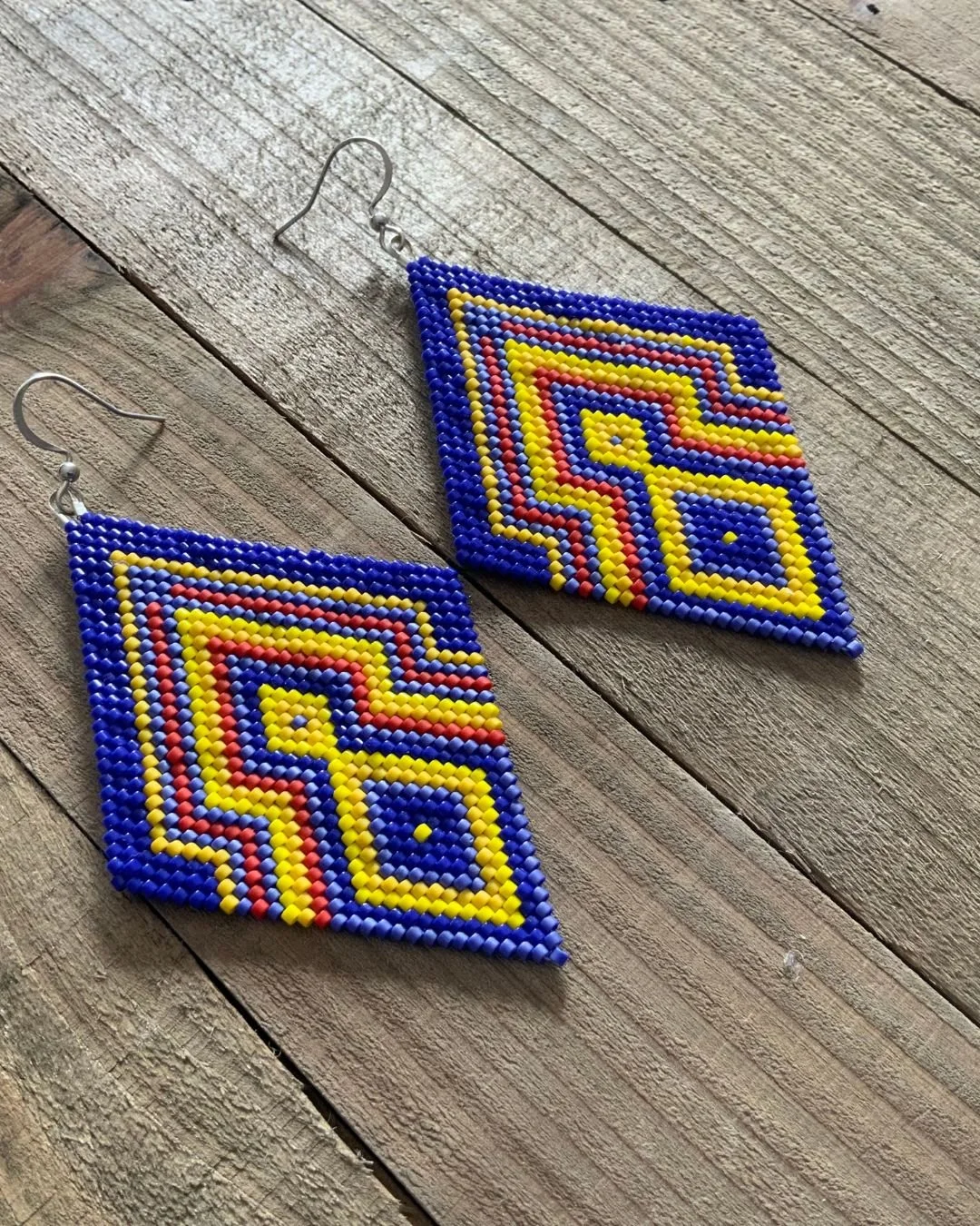 blue-delicabeads-brickstitch-handmade-beadedearrings3.jpg