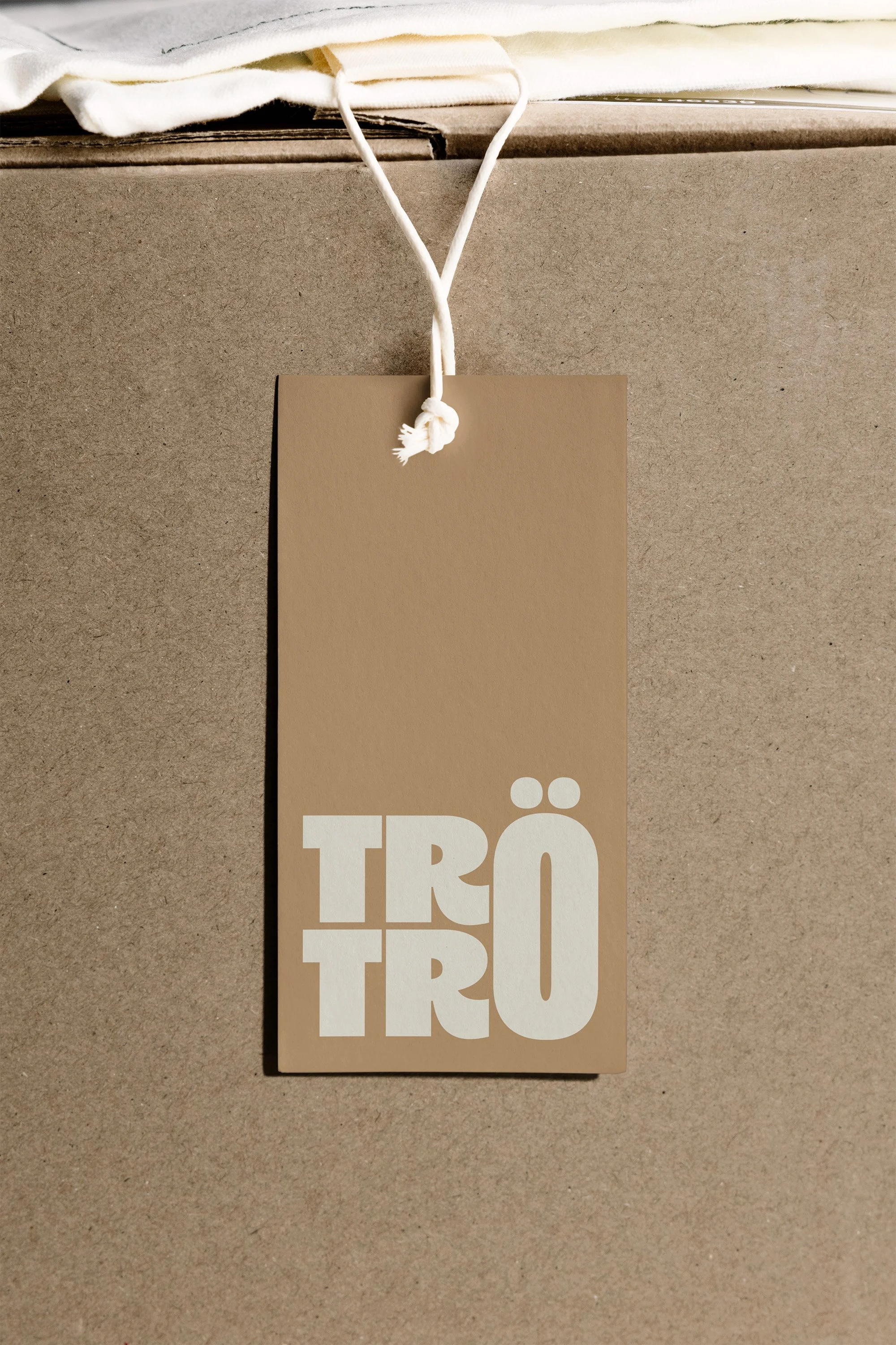 TroeTroe_Hangtag_AnneLutz_04.jpg