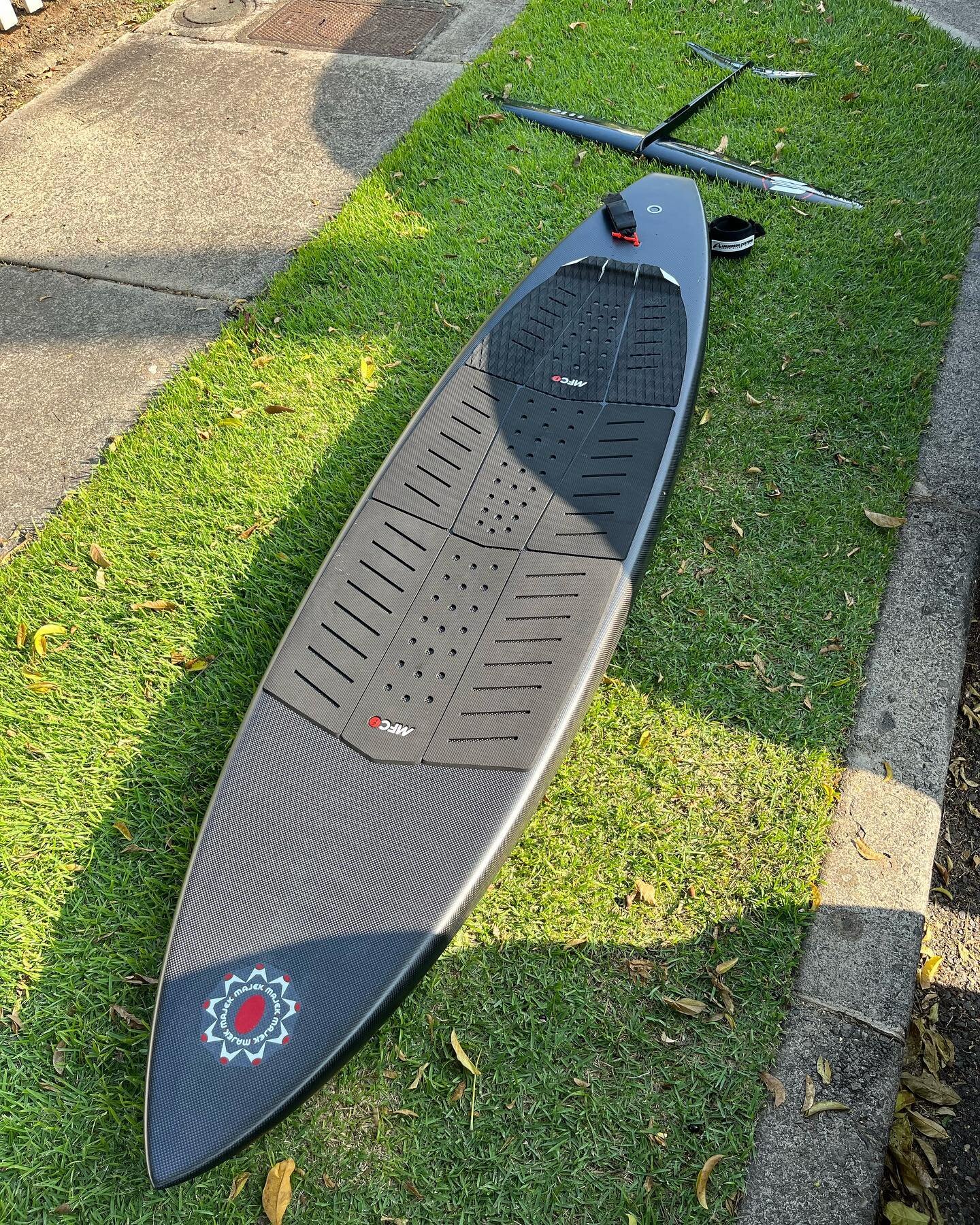 Mahalos @majek808 for crafting me this epic SUP downwind board! Couldn&rsquo;t be happier with the end result, was initially concerned with the length (6&rsquo;10x19 85L) but to my surprise this board is very nimble and surfy once up on foil, even mo