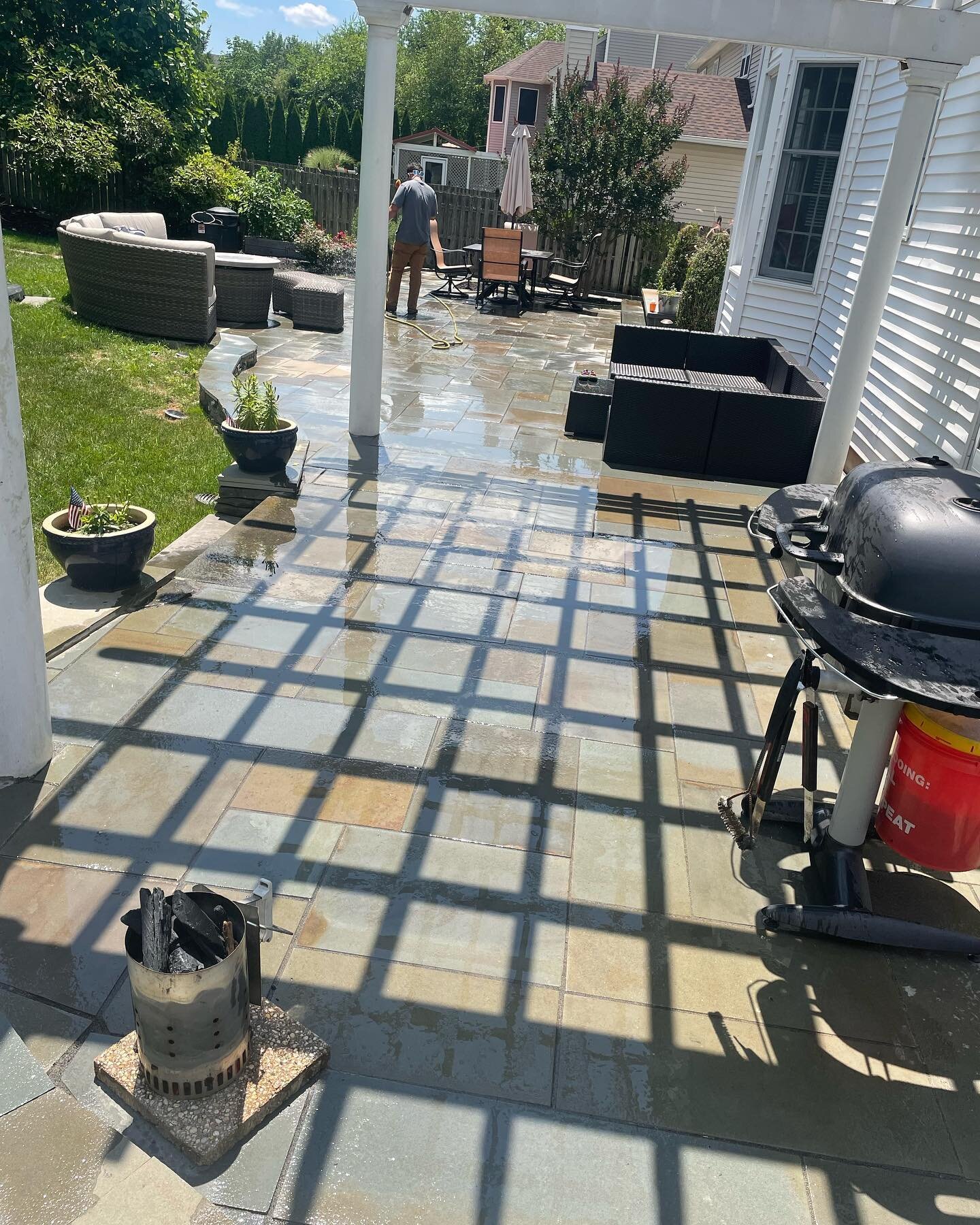 Loving these natural stone patio/walkway/step jobs 🪨 🧱..such a beautiful combination when everything is wrapped up! Couple sets of steps, retaining wall, patio, walkway, raised edge ✅✅✅ #bluestoneboyz #hardscapeUSA