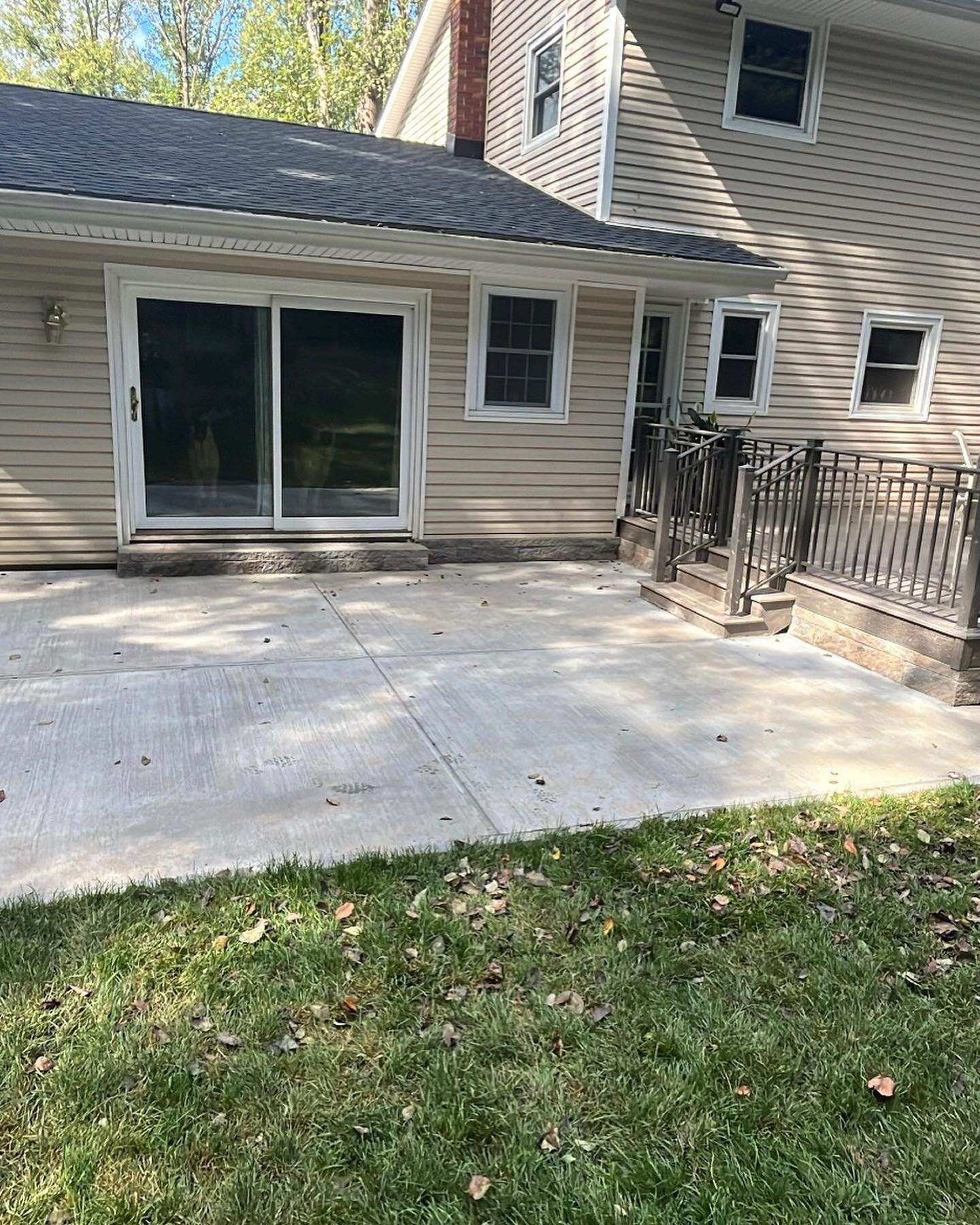 🔥 Concrete patio, steps, walls, brick face veneer and full backyard sod installation complete✅💯🤝 #hardscapes #renovation #wearentgivenourreputation #weearnit🔥