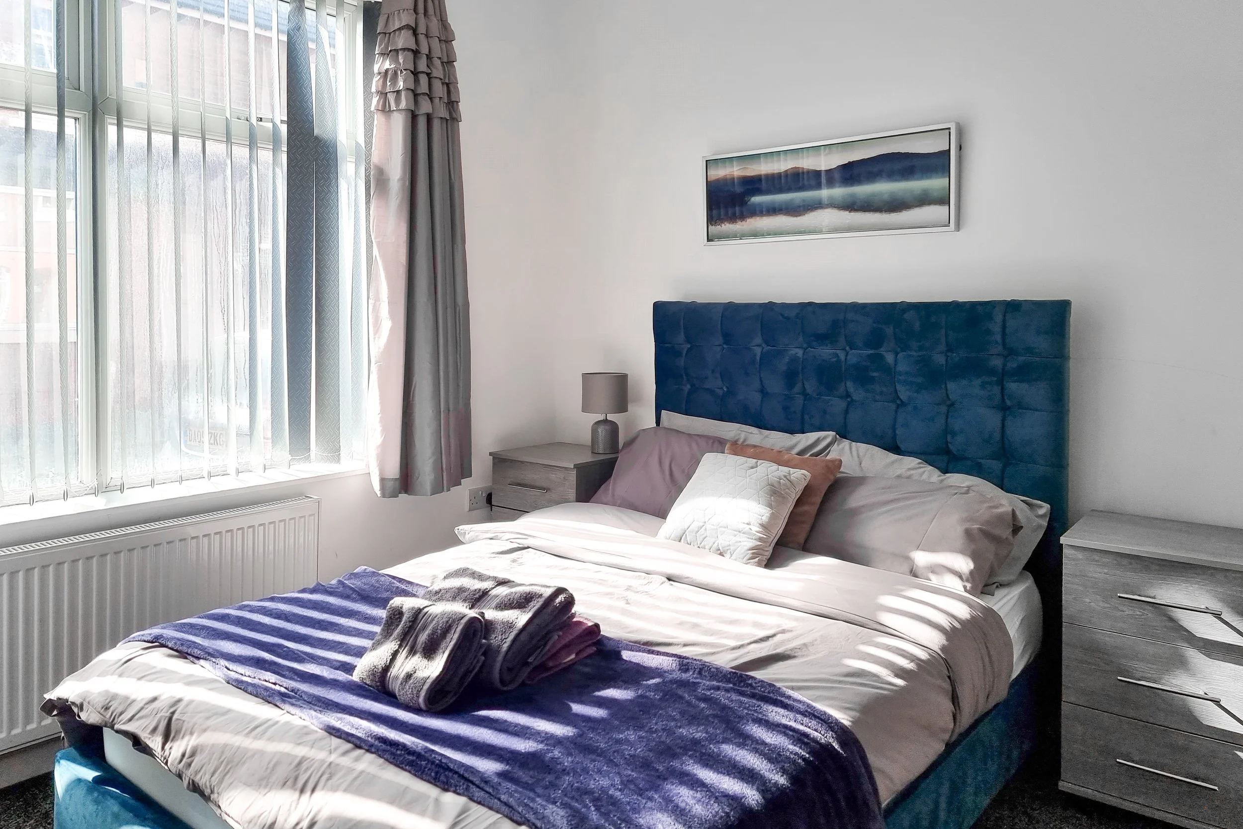 Bright 4 Bedroom House with Free Parking