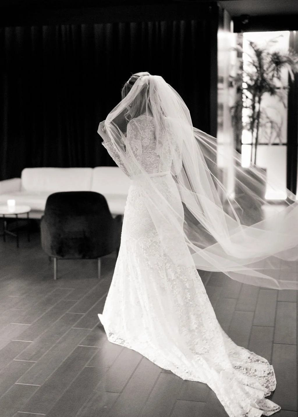 Day dreaming with all of the #nybfw posts and couldn&rsquo;t help but feel that the dress IS the moment on wedding day ✨​​​​​​​​
​​​​​​​​
Photo: @seancookweddings 
Planner: @urbanallureevents 
Floral: @lifeinbloom 
Band: @beatmixchicago 
Venue: @rpme