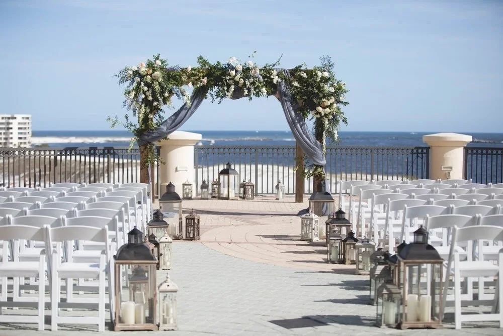 A ceremony view that speaks for itself. Ocean breeze, lush florals, layered textures, and an aisle lined in candlelit lanterns - coastal romance at its sweetest for L+P 🌊☀️
⠀⠀⠀⠀⠀⠀⠀⠀⠀
Planning: Urban Allure Events
Venue: @emeraldgrandeweddings