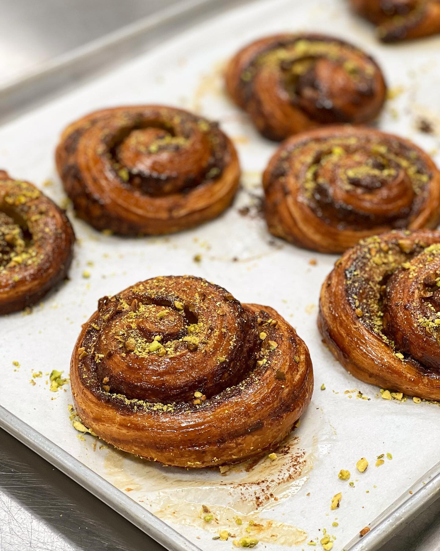 New Item Alert! 

Pistachio Escargot: A snail-shaped Viennoiserie filled with pistachio frangipan and bits of crushed pistachio. Finished with a vanilla bean syrup sheen. 

Available now through preorders. Link in bio ☝🏼

#popupbakery #viennoiseries