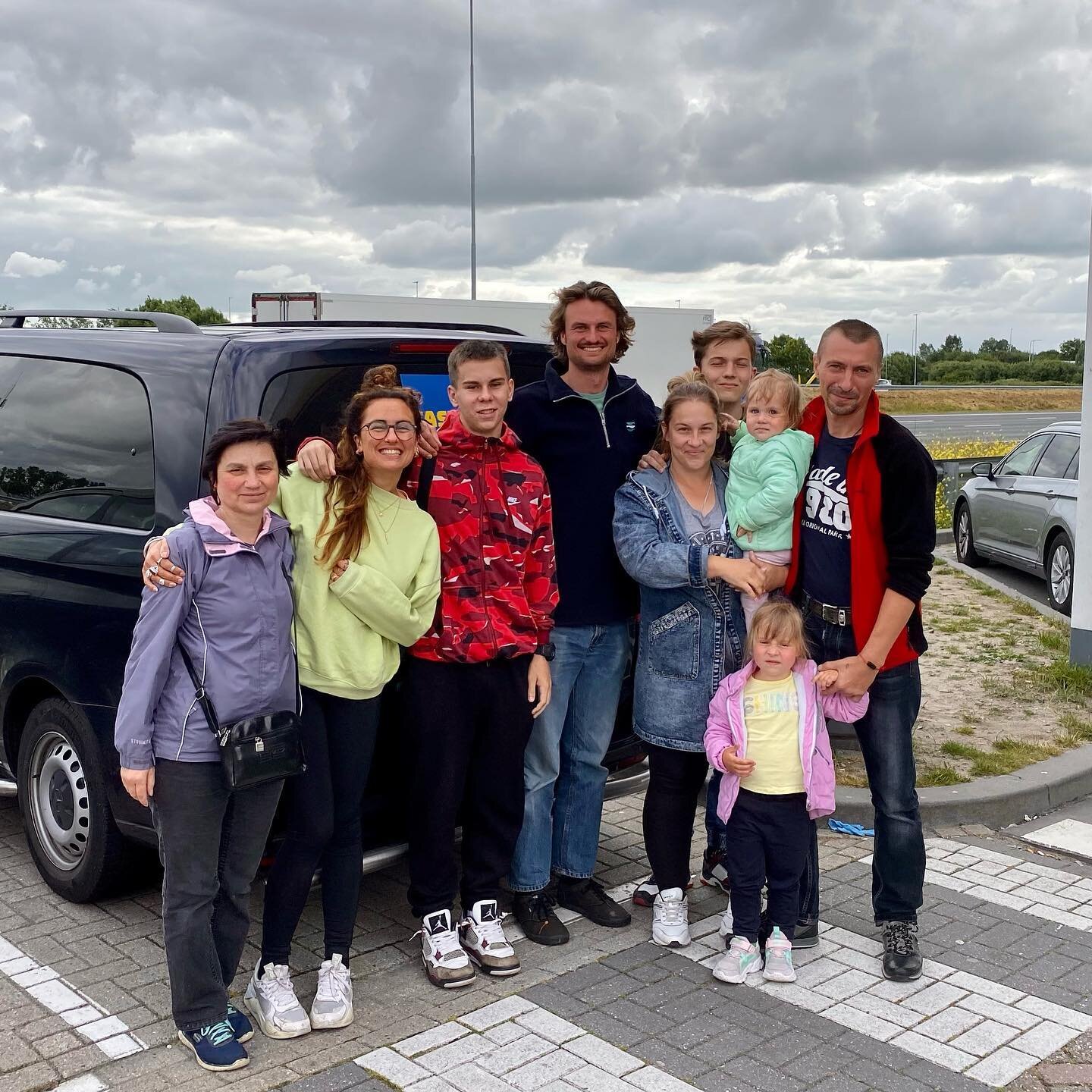Happy that everyone made it on the bus and arrived at their new addresses in Holland. 

Inna, Artyom and their sweet kids (escaped from Donbas region) got a warm welcome from the church community in Roelofarendsveen where they will stay. Alla got bac