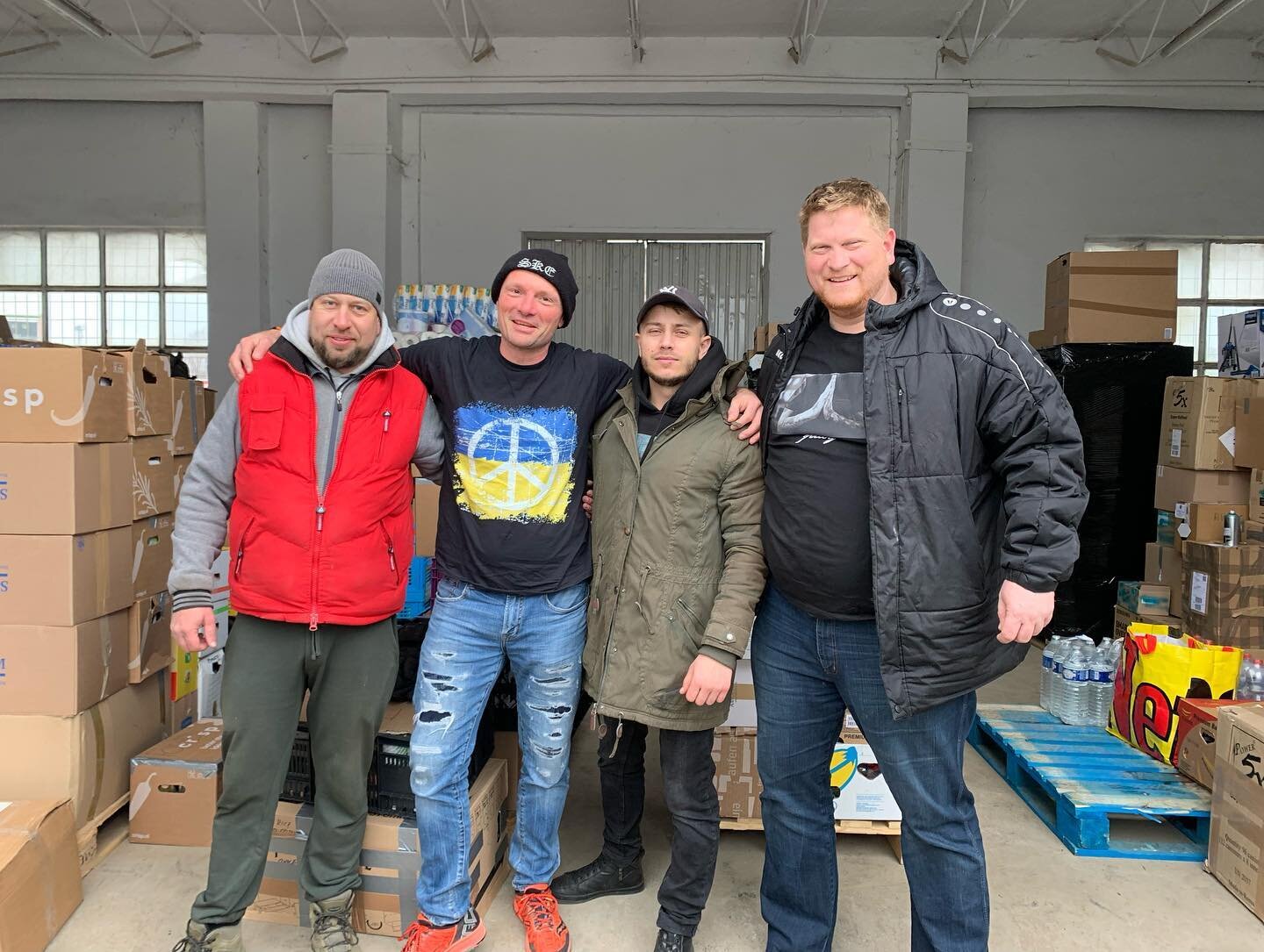 And of course the biggest shout out to all the amazing people on location in Poland who make sure all the emergency supplies arrive at the places (mostly inside Ukraine) where it&rsquo;s needed the most. 💙💛🙏

#fastlaneukraine #volunteers #ukraine 