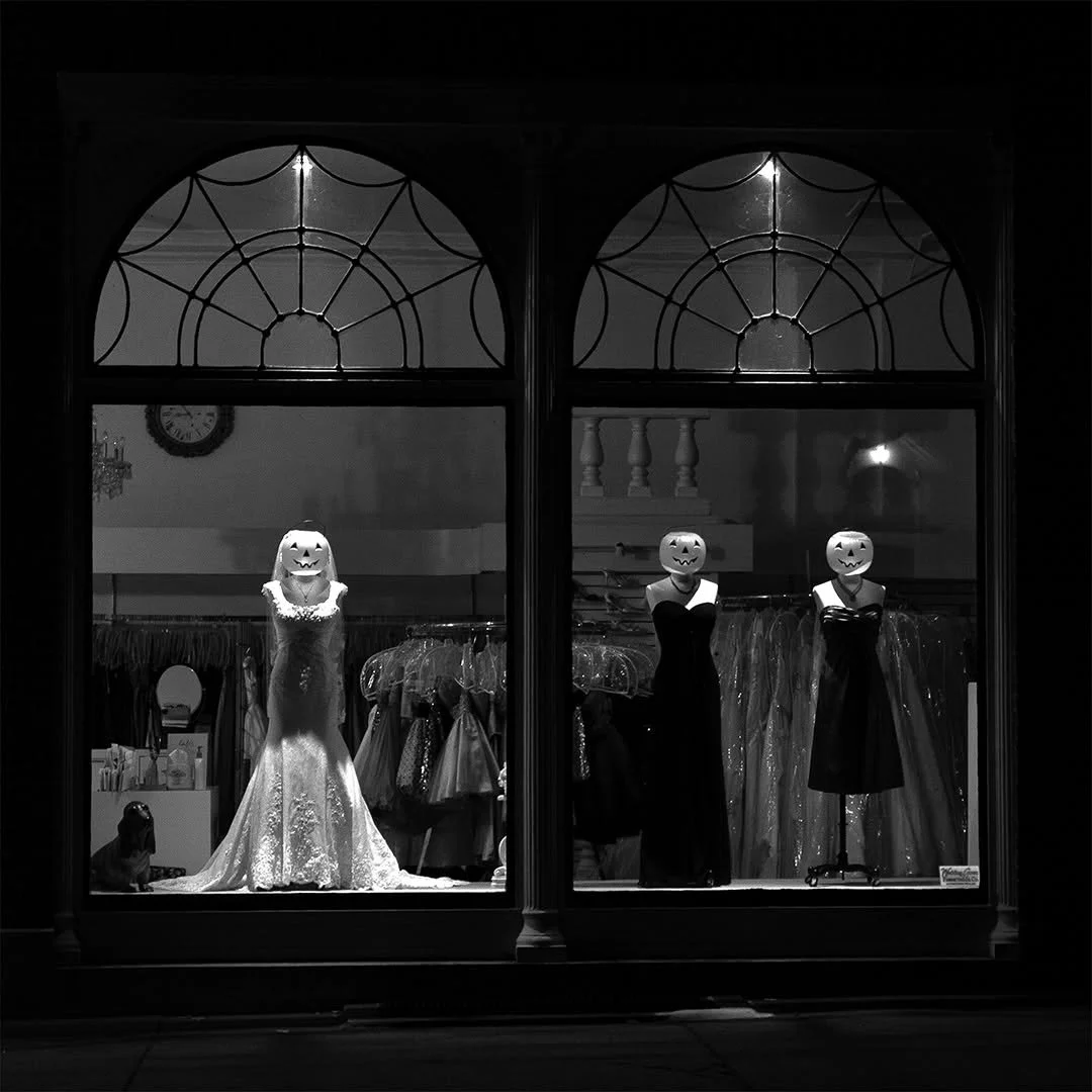 Halloween Brides, Andover, Massachusetts, 2010

Made with my Canon EOS Digital Rebel XTi: 45 mm, f/5.6 @&frac12;

More to see at mahoneyslens.com (link in bio)

#mahoneyslens
#shoot4street
#street.photography.society
#studiokroner
#griffinmuseum
#bnw