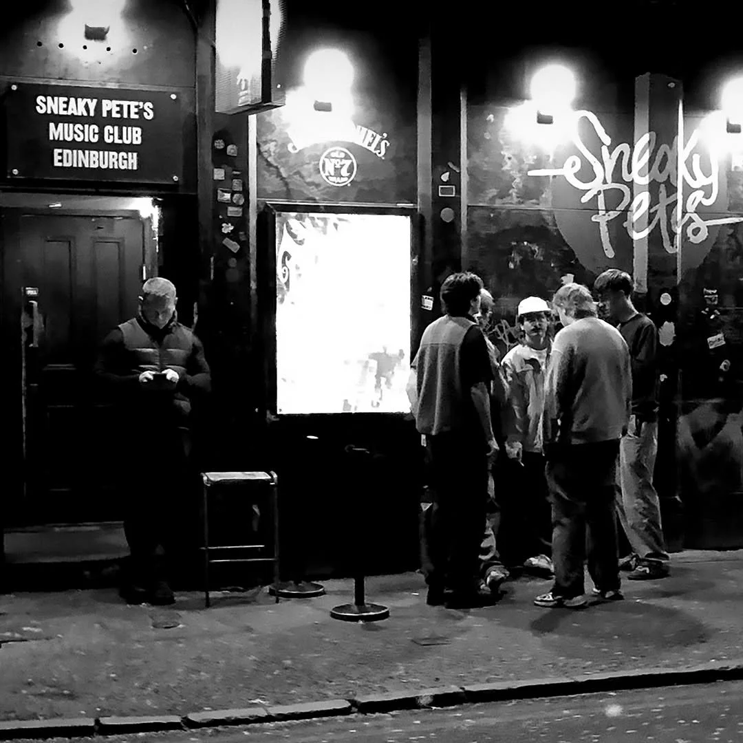 Sneaky Pete&rsquo;s, Cowgate, Edinburgh, 2025

Made with my iPhone: 3.99 mm, f/1.8 @ 1/4

More to see at mahoneyslens.com (link in bio)

#mahoneyslens
#shoot4street
#street.photography.society
#studiokroner
#griffinmuseum
#bnwlovers
#bnwcaptures
#bnw