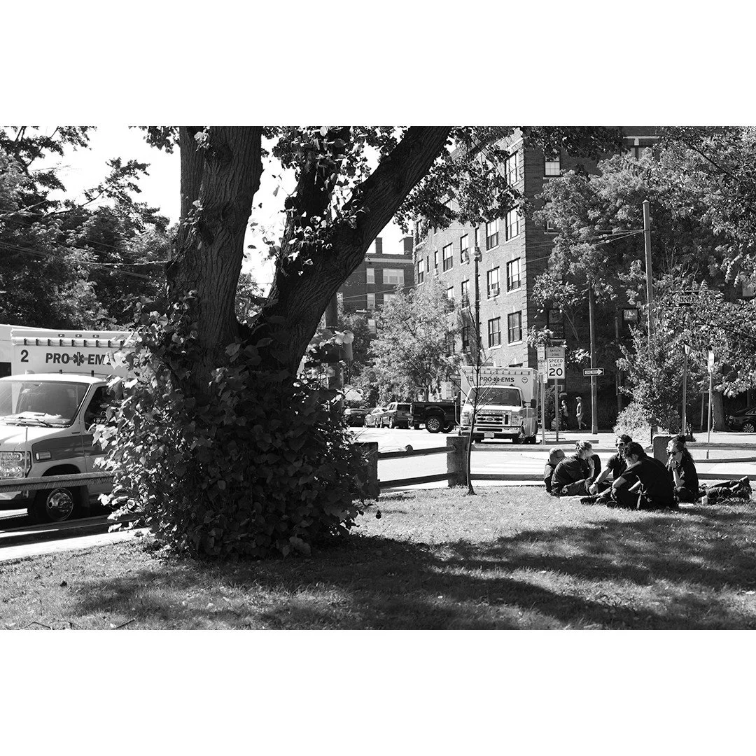 Accidents Waiting to Happen, Cambridge, Massachusetts, 2023

Made with a Leica Q2 Monochrom, fixed 28mm, f/1.7 @ 1/2500

See more at mahoneyslens.com (link in bio)

#mahoneyslens
#shoot4street
#street.photography.society
#studiokroner
#griffinmuseum
