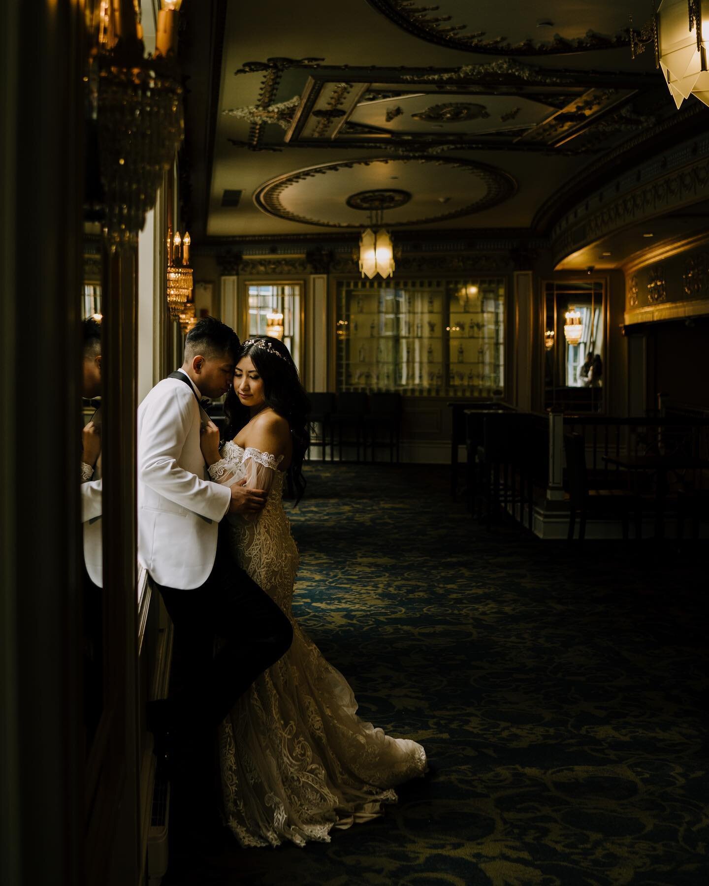 Sharing one of my favourite shots from Gerald &amp; Tiffany&rsquo;s wedding day 🤍

-

Partial Planning &amp; Coordinaton: @micahangelei.weddings 
📷 @cojophoto 
🎥 @lightstruck.photo.project 
🍰 @pinkys_bakeshop 
📍The Metropolitan Centre