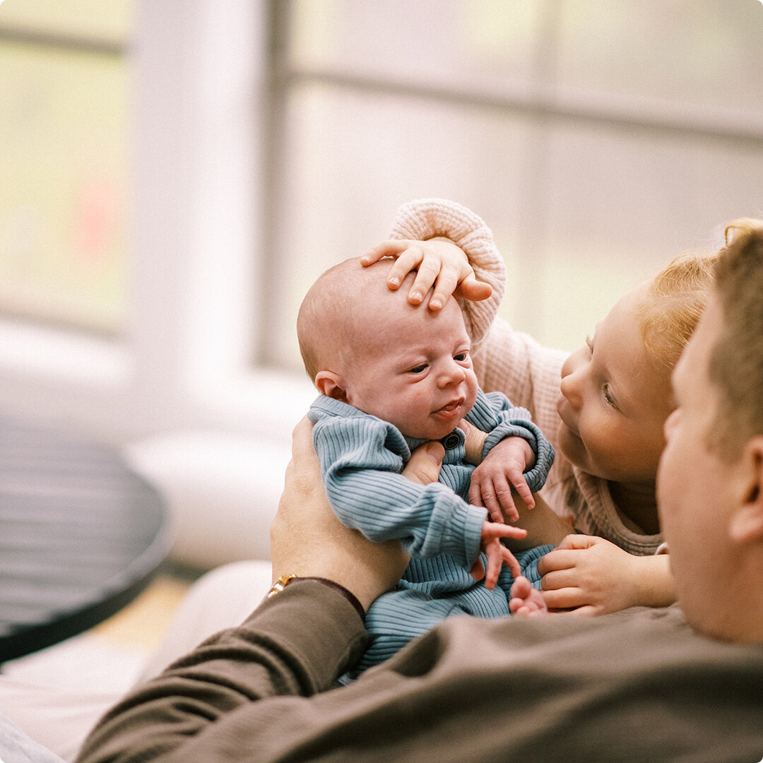 The unplanned heartfelt moments 🖤 These are what you are going to be so thankful you have in 20 years. 

Emma's adoration for her new baby brother was pure magic, a joy to witness and capture from a distance.