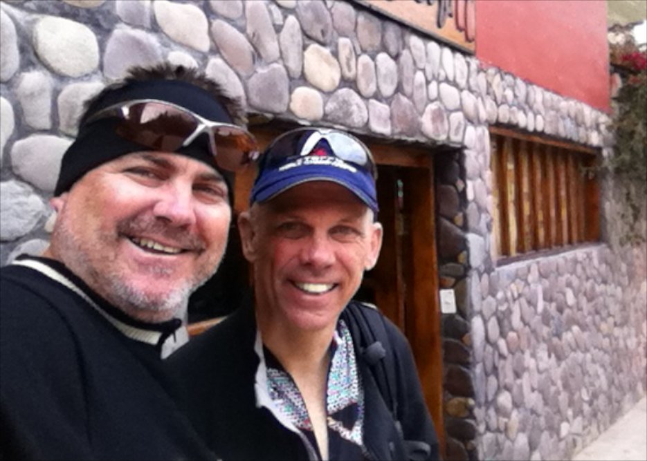  Martin and Scott pose for a quick pic outside their Ollantaytambo hotel. 