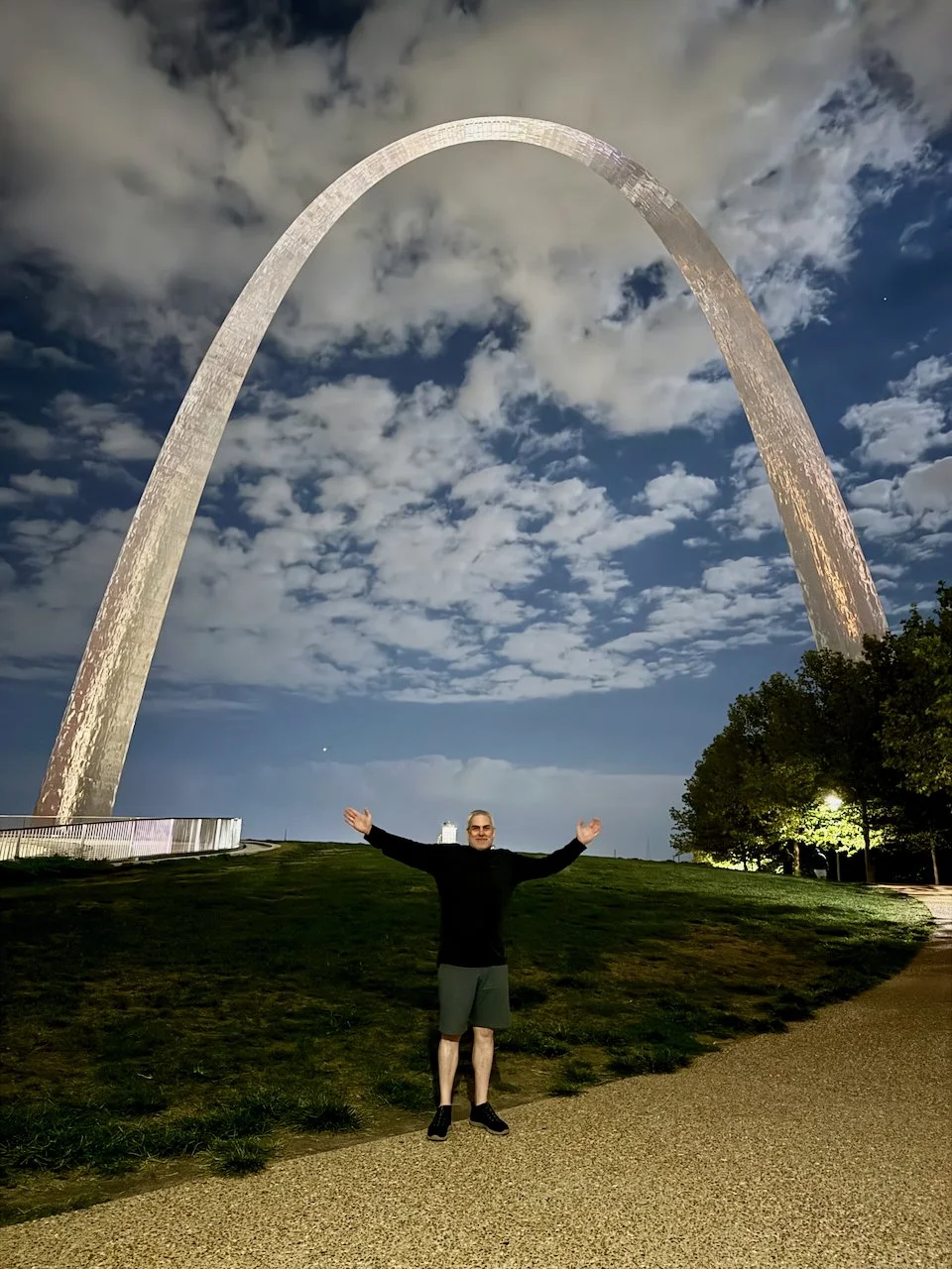 St. Louis Gateway Arch at night. Posing for a photo..