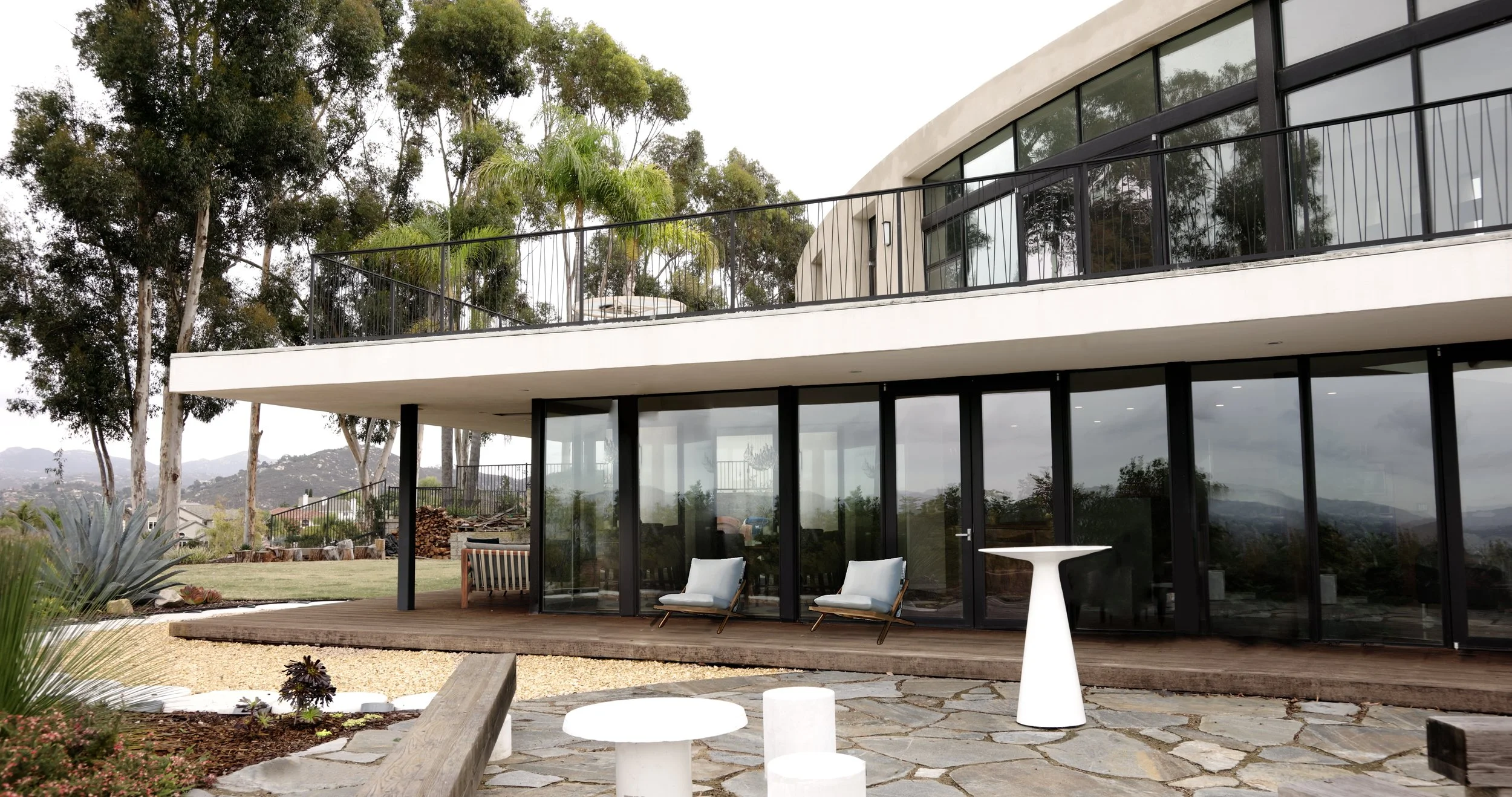 SAUNDERS.BACK copy.jpg