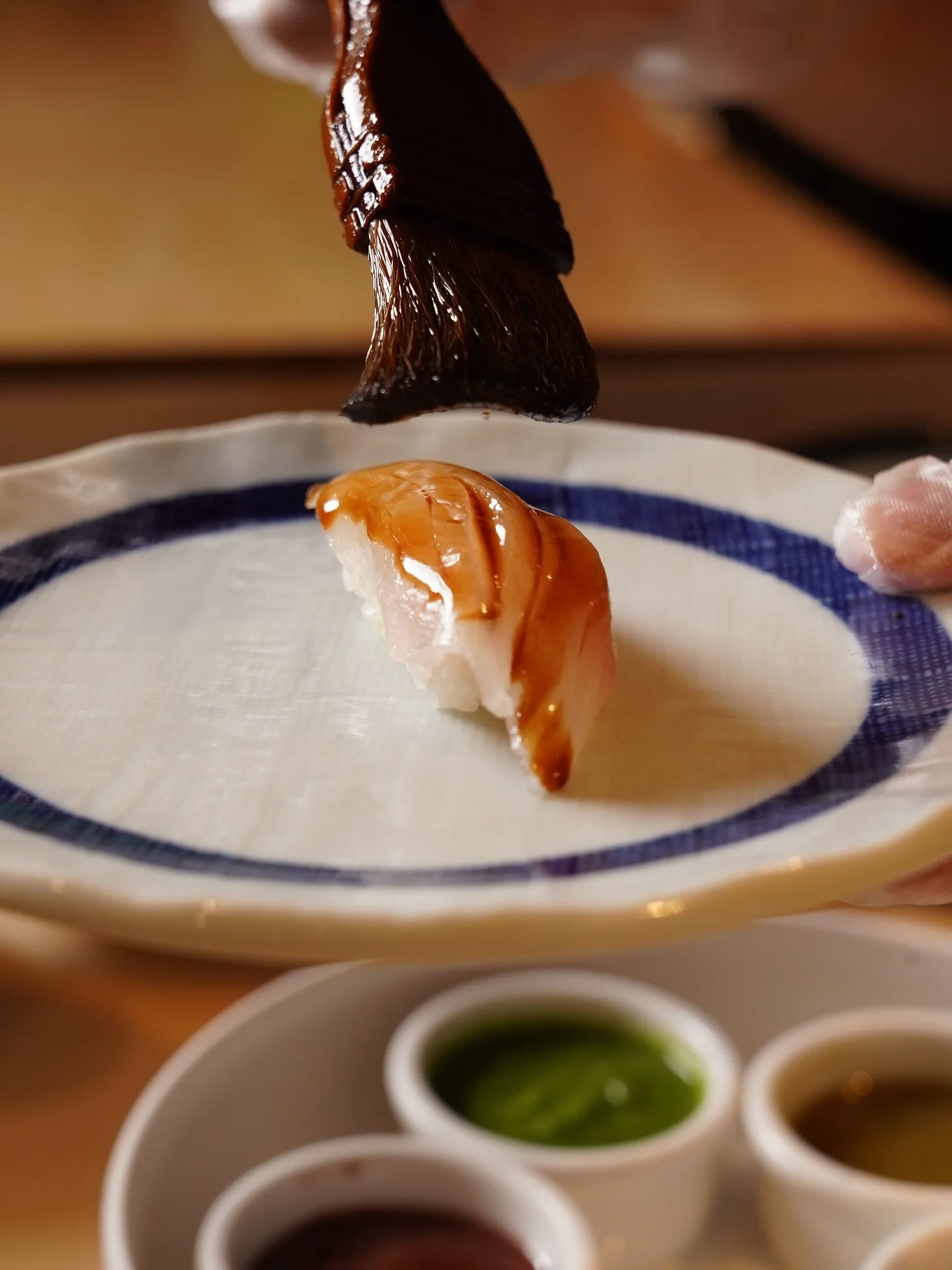 In some sushi spots, you dip in soy sauce.
In omakase, the chef decides how much seasoning each piece truly needs- fine tuning flavor before the piece reaches you.