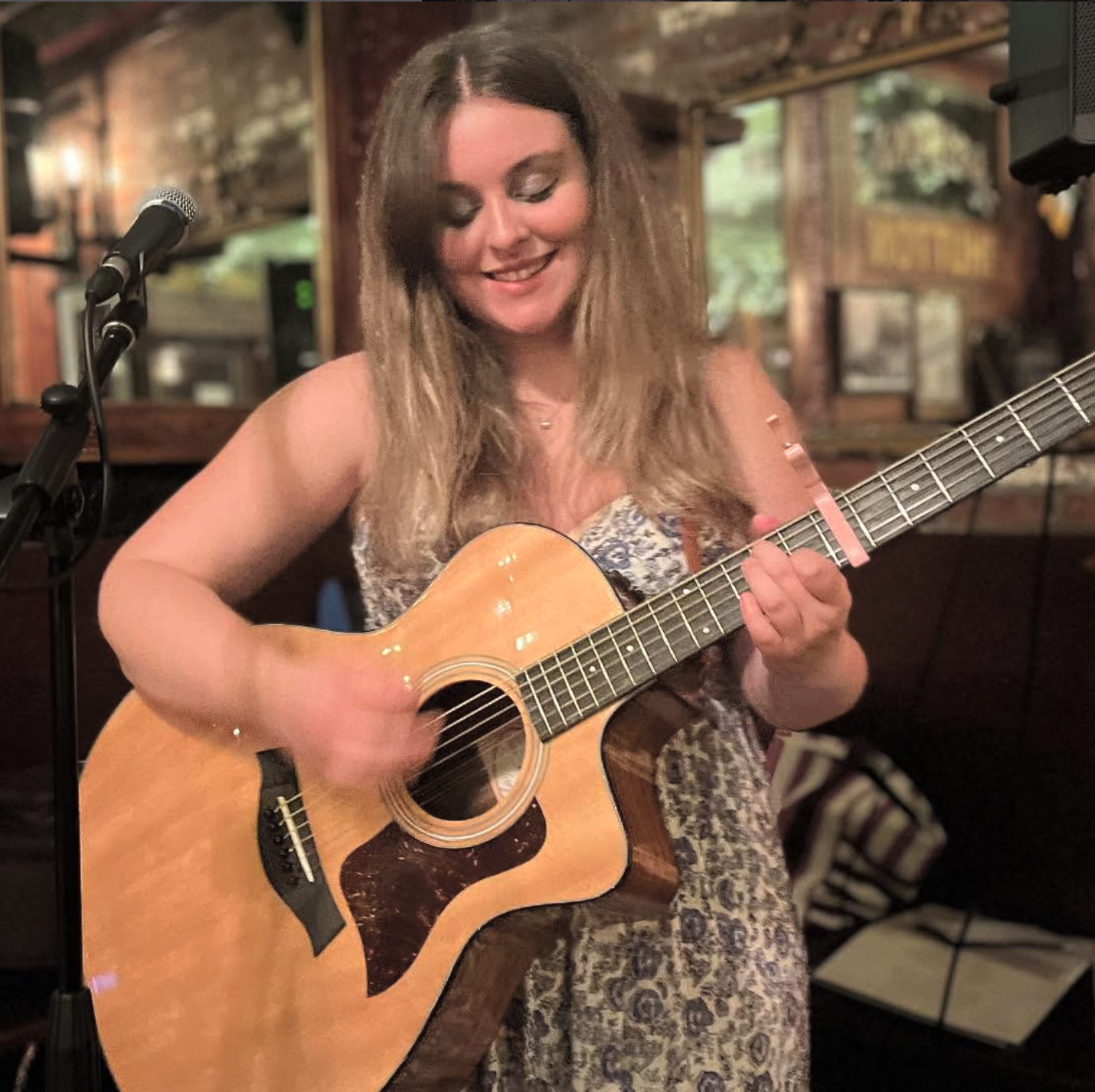 Acoustic Night with Sofia oro