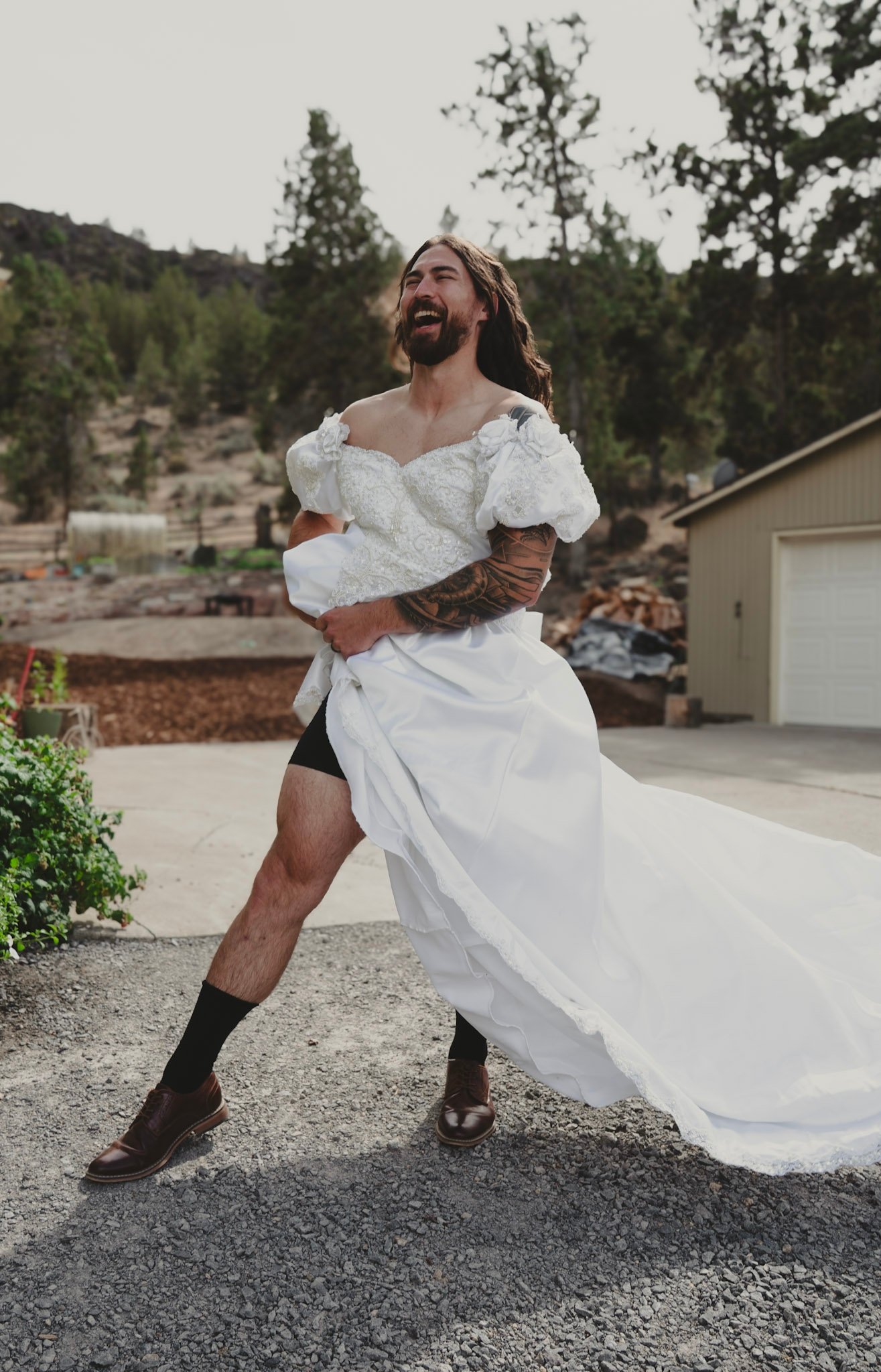 Best man dressed in a wedding gown to surprise the groom