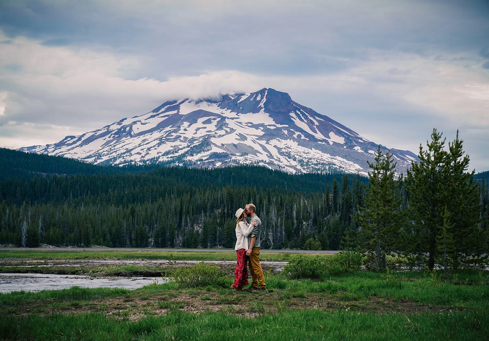 Bend Oregon engagement photographer
