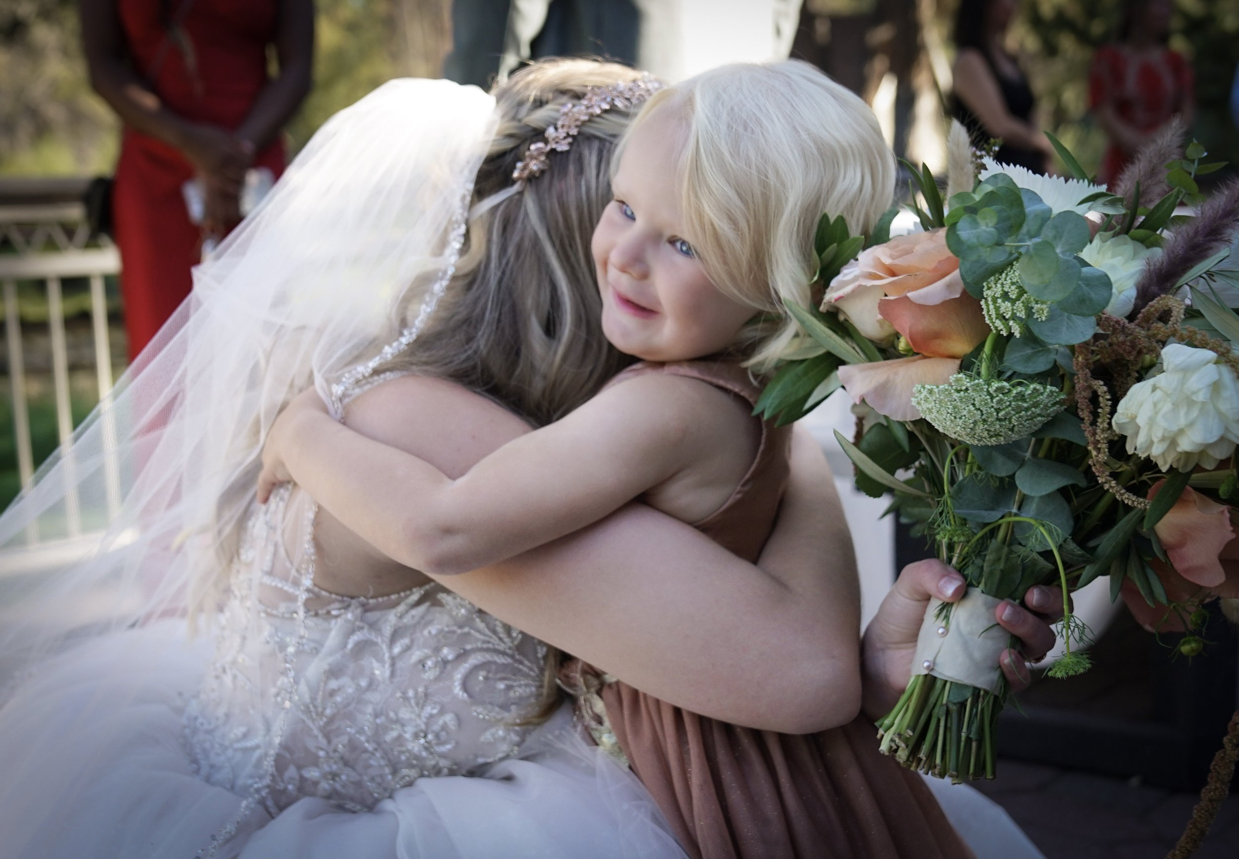 candid wedding photos