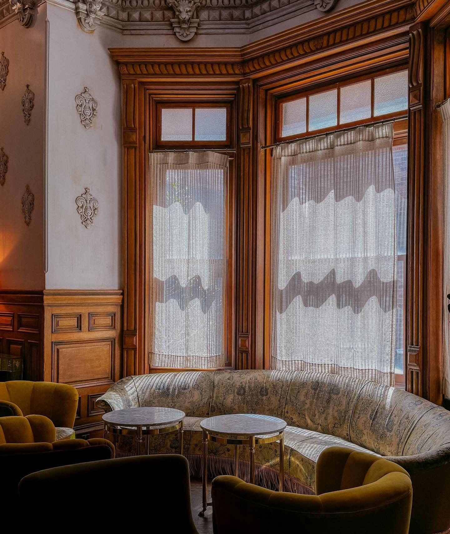 @hotelchelsea beauty in every corner. 

&quot;Built in the late 1800s, the Queen Anne building-turned-landmark hotel has welcomed guests and long-term residents like Mark Twain and Stanley Kubrick. It has been immortalized in songs, films, and books 