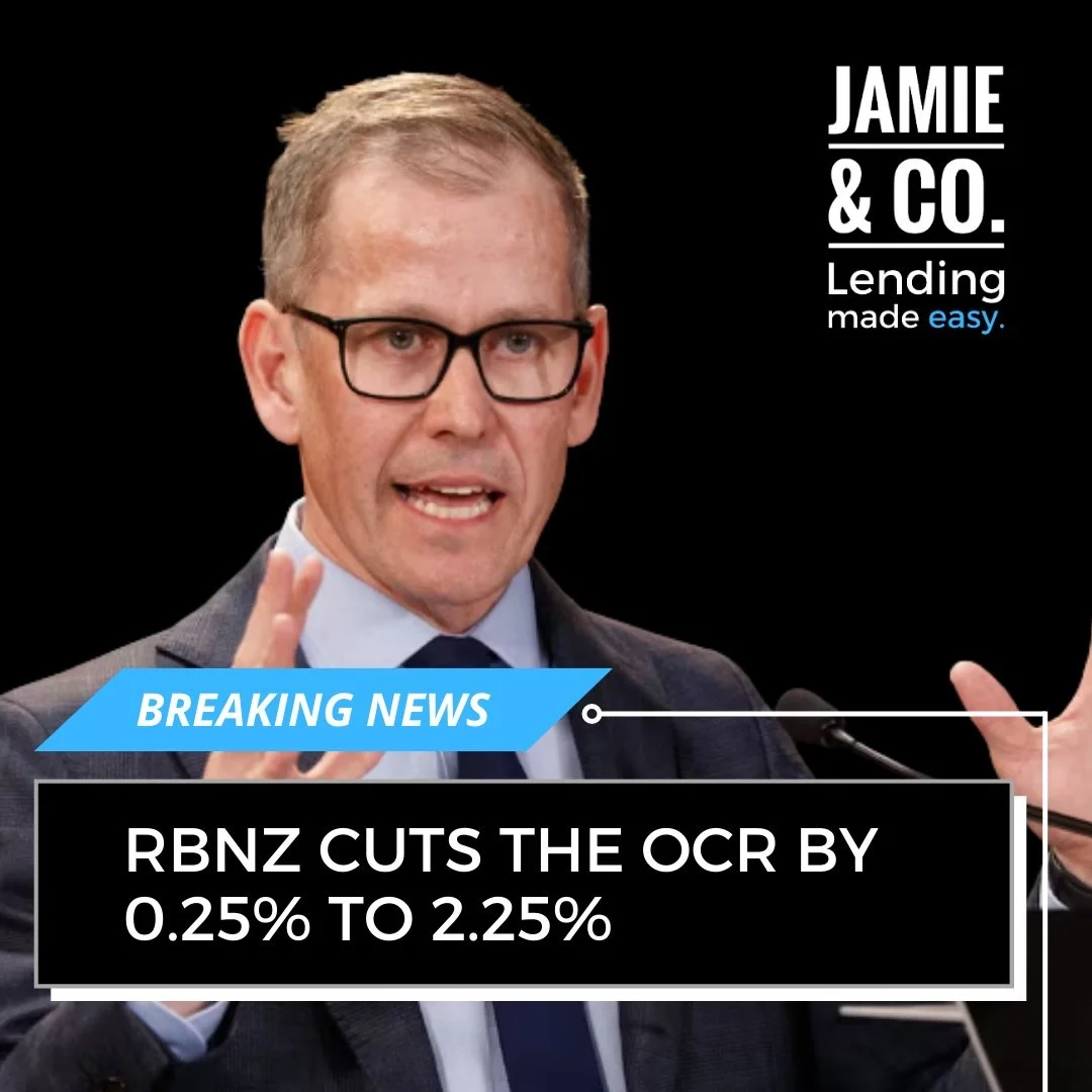 🚨 Big news for anyone with a home loan!
The Reserve Bank has just dropped the OCR to 2.25%.

What does this mean? 🤔
📉 Cheaper borrowing
🏡 Better opportunities to refix or refinance
💰 And with lenders throwing out up to 1.50% cashback, the timing