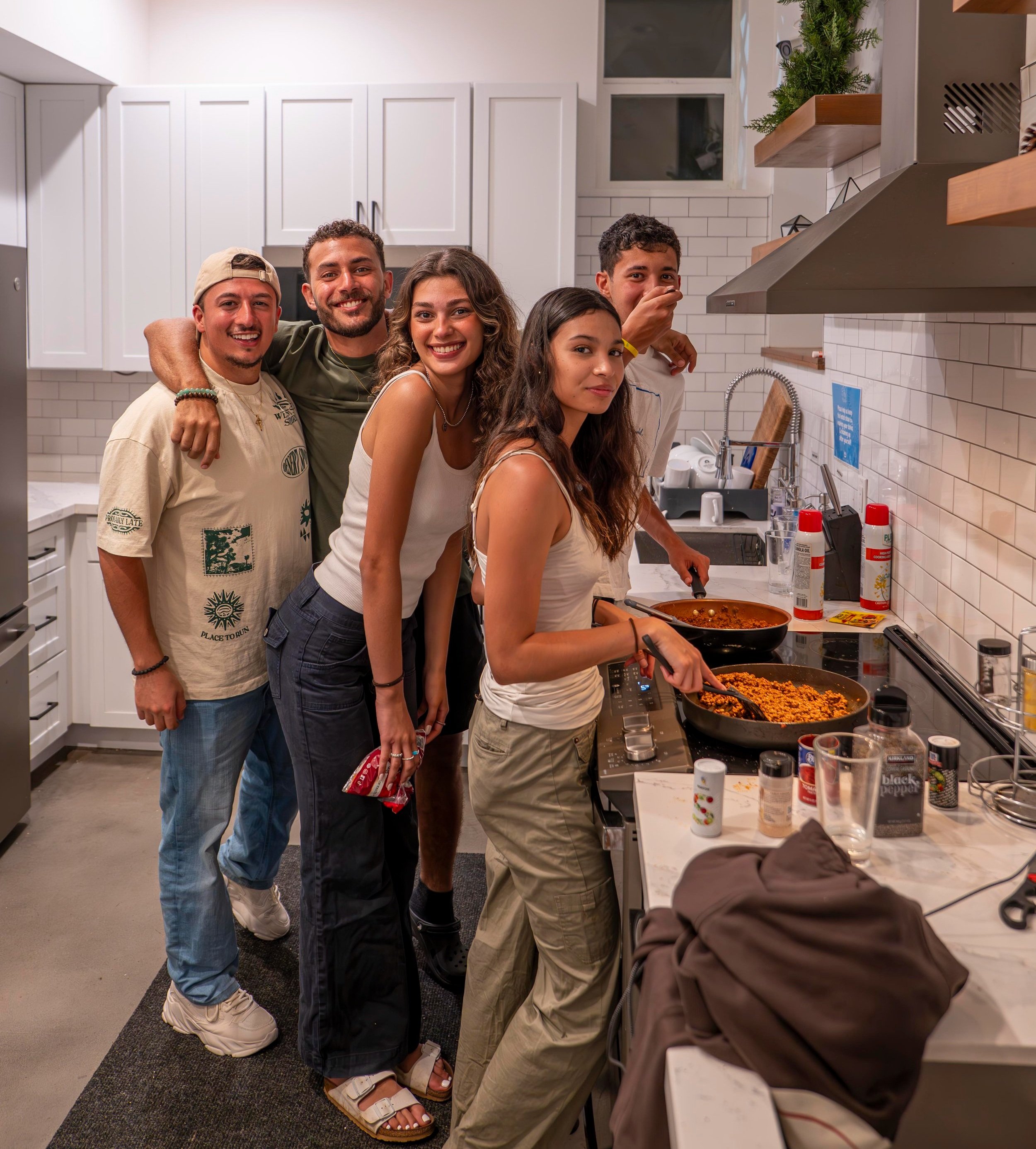 Kitchen+with+friends.jpg