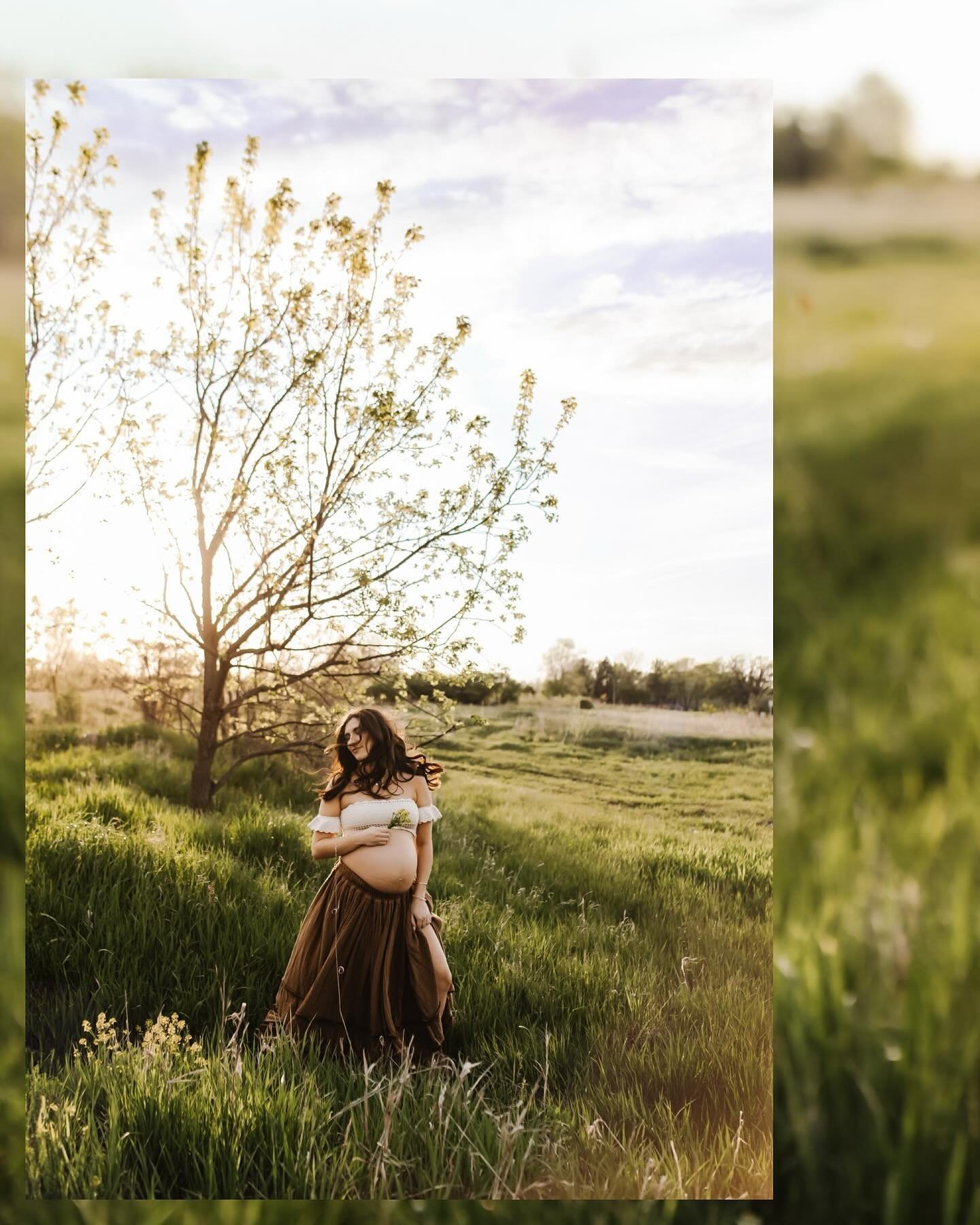 Just a reminder to trust me. 
Even when I ask to style you.
Even when the time isn&rsquo;t ideal for your kids bedtime.
Even if it involve walking through some mud. 
Even if. Just trust the process and let that magic happen. 

#cedarfallsphotographer